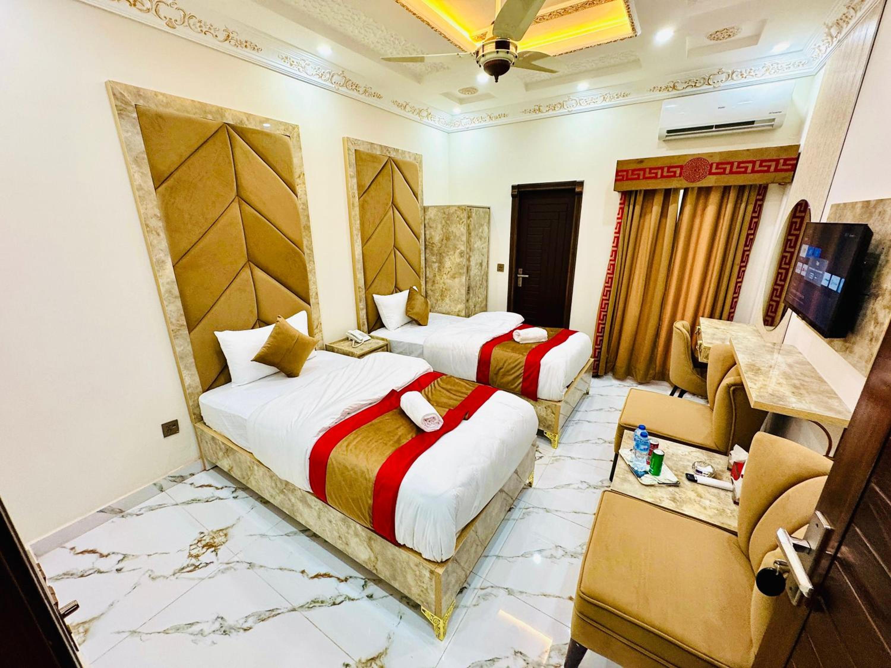 Deluxe Twin Room photo 3