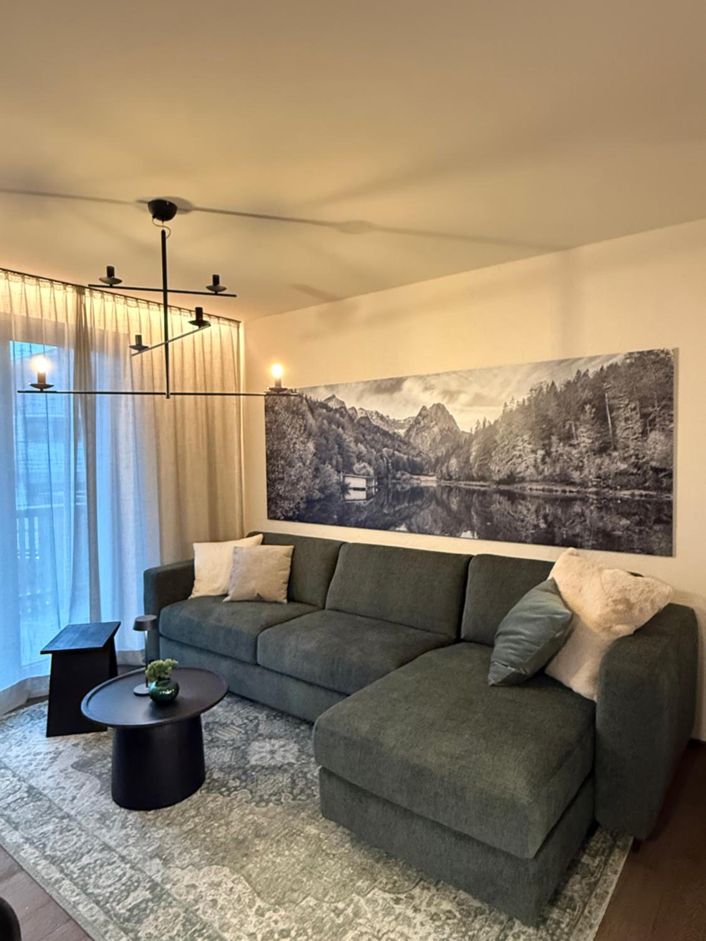 One-Bedroom Apartment with Balcony and Mountain View photo 1