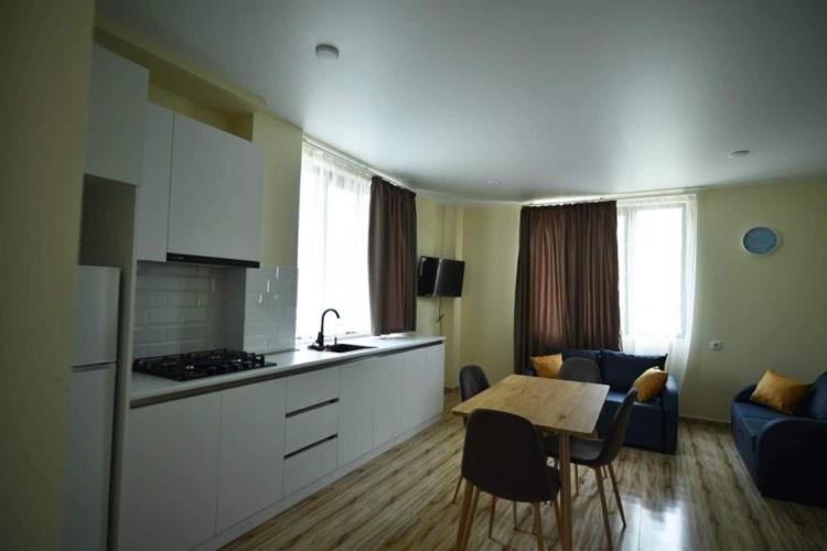 Apartment With Mountain View photo 3