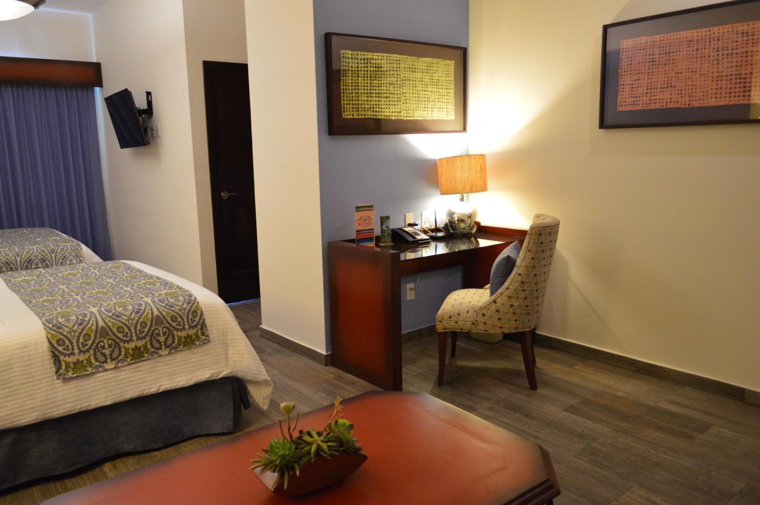 Queen Room with Two Queen Beds photo 2