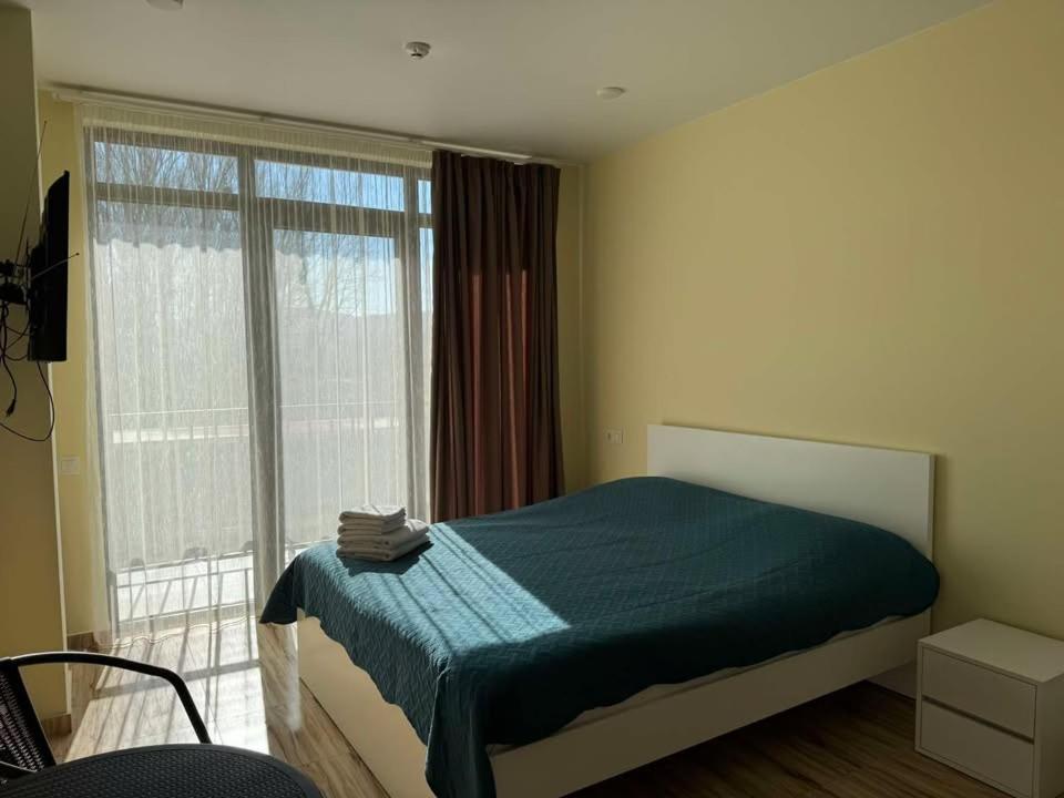 Family Room With Mountain View photo 1