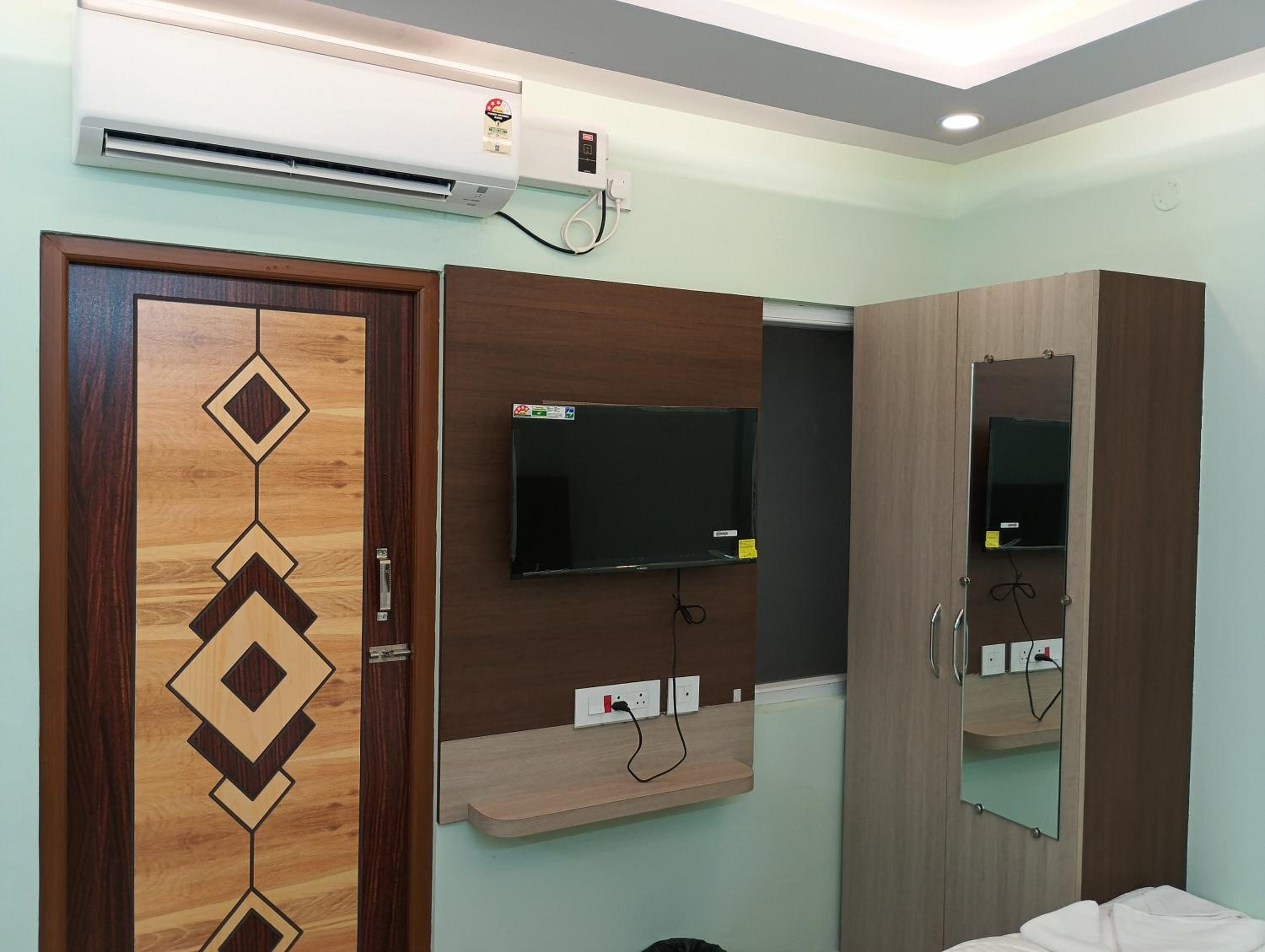 Family Room with Private Bathroom photo 3