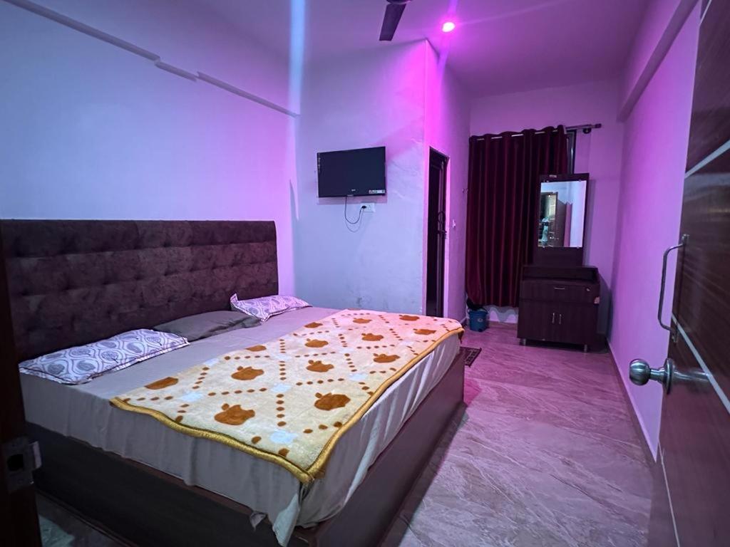 Deluxe Double Room (2 Adults + 1 Child) photo 2