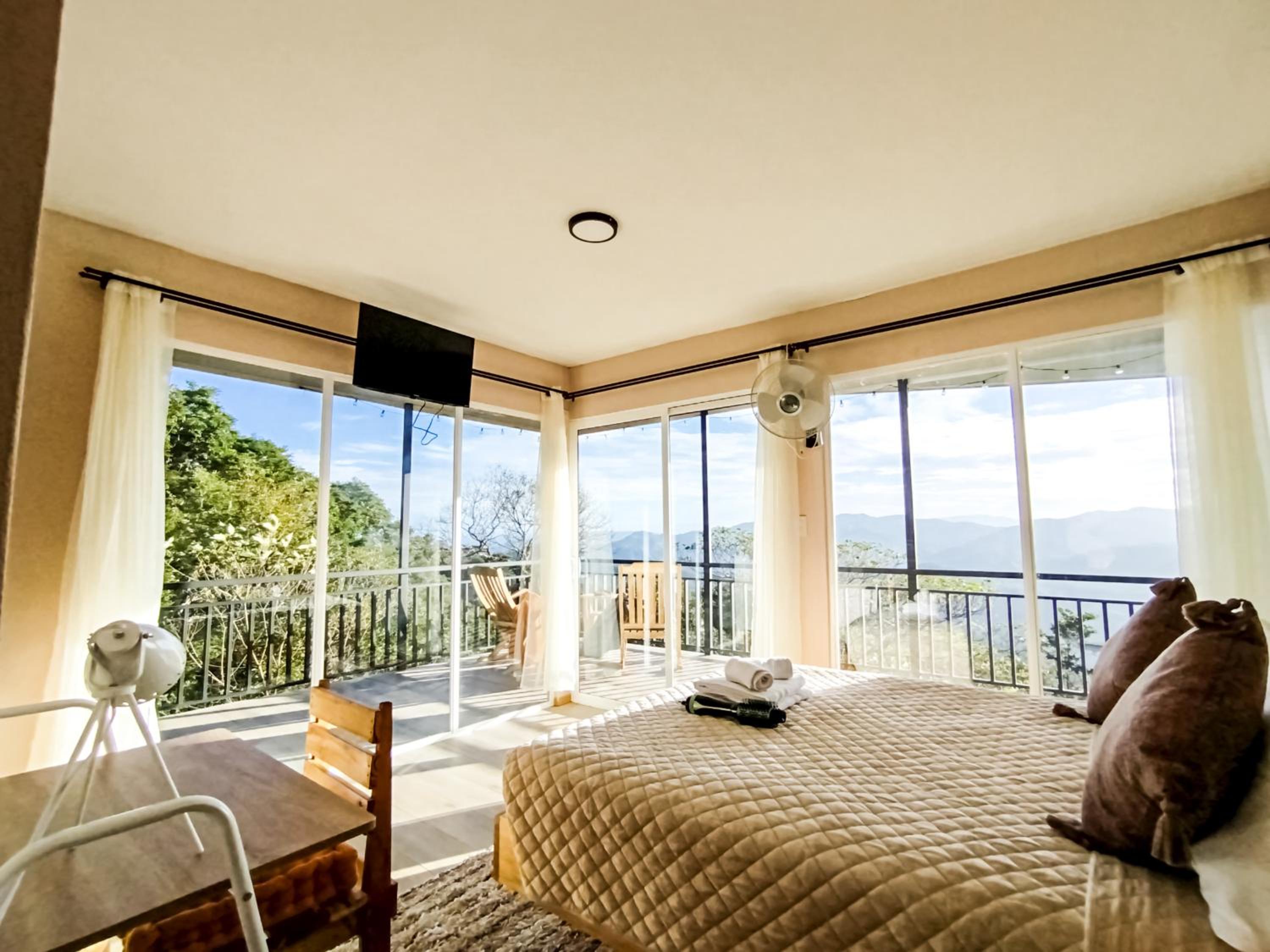 Suite with Mountain View photo 3