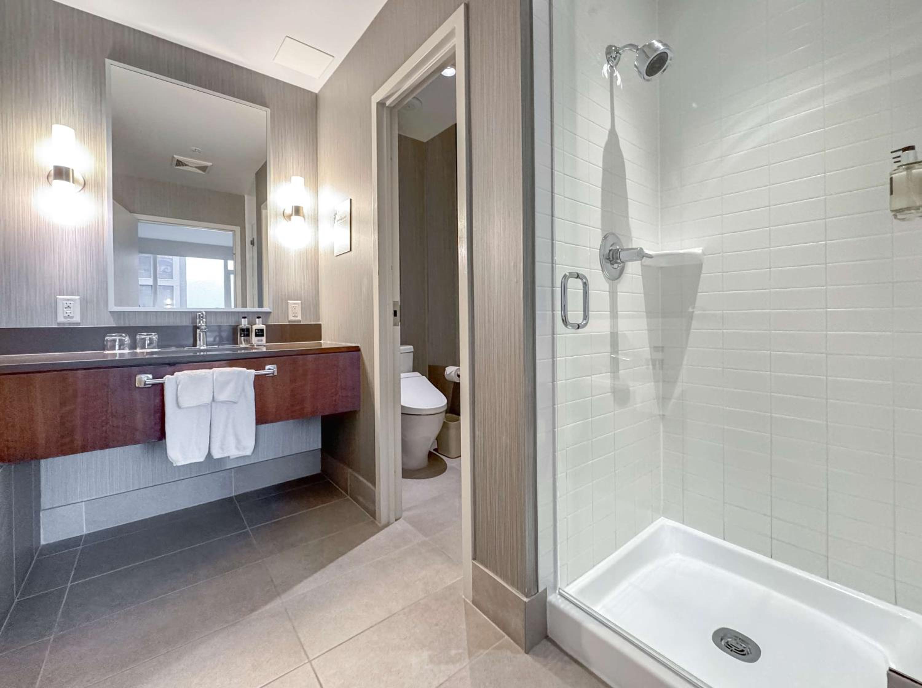 Coast Premium King Room with View photo 2