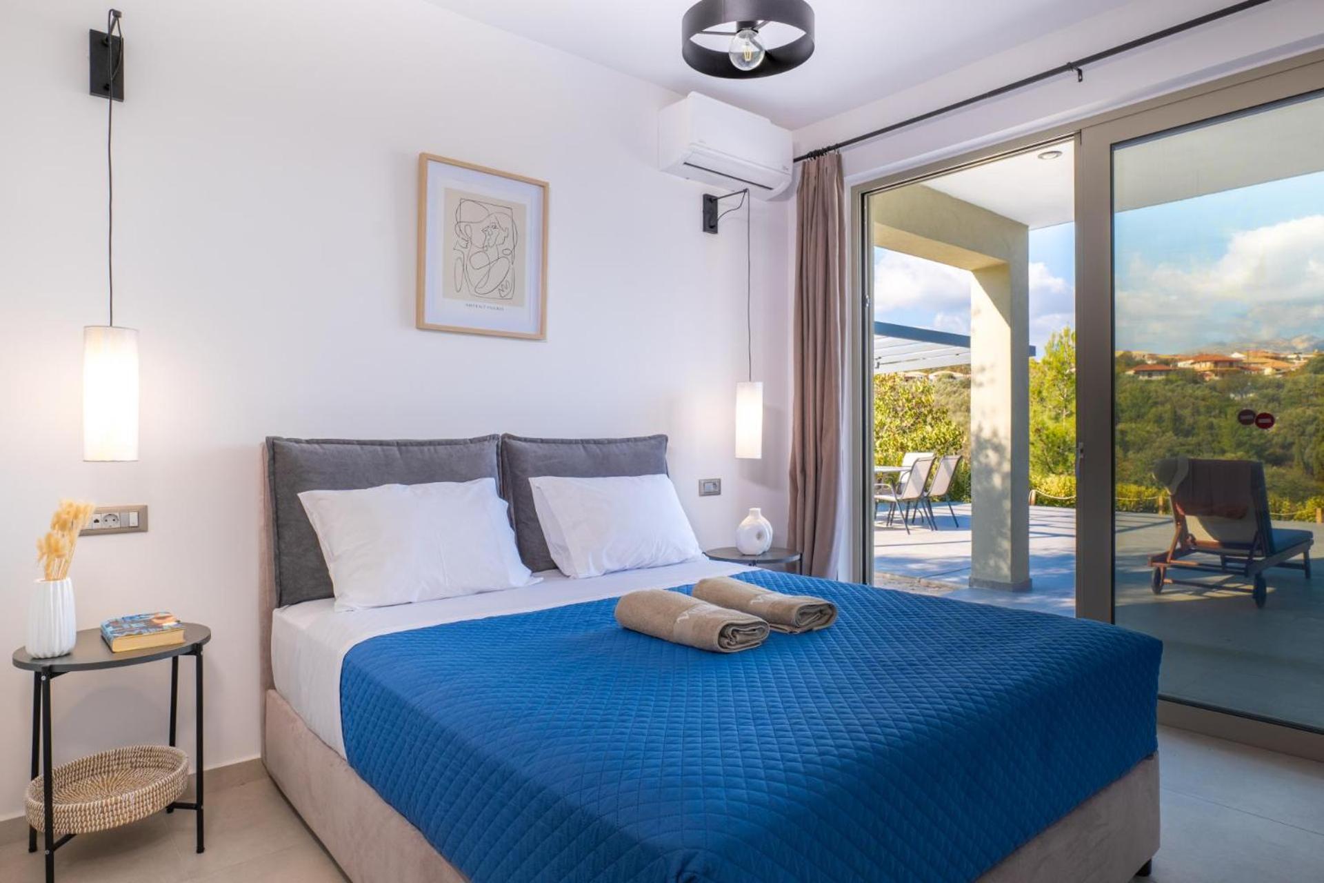 Three-Bedroom Villa photo 1