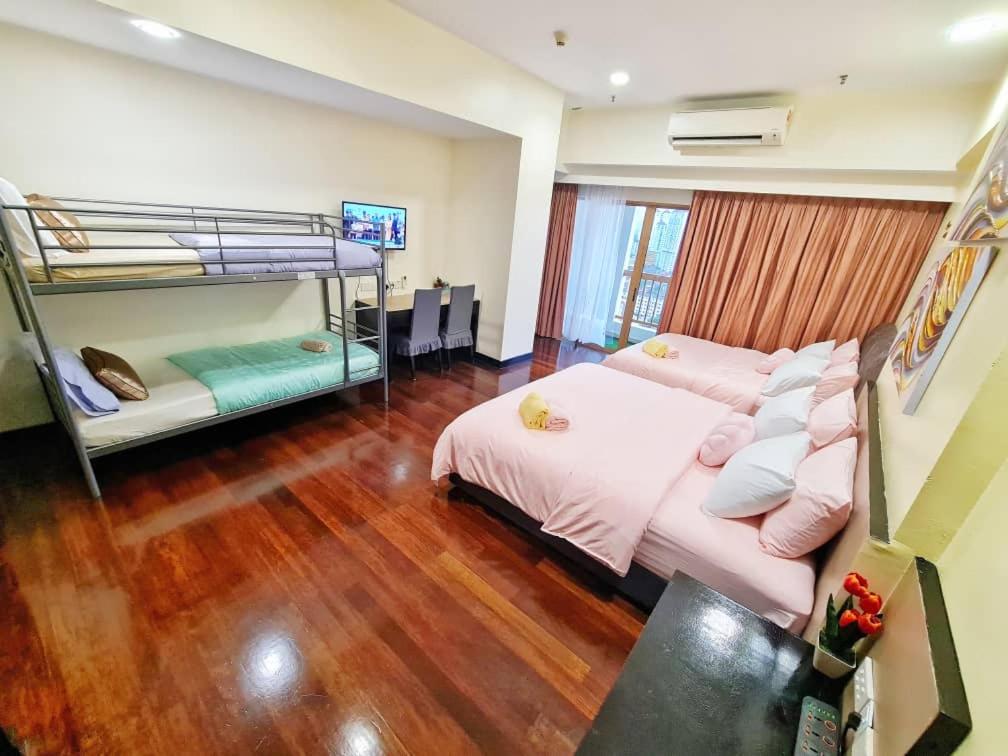 Family Room with Balcony photo 2
