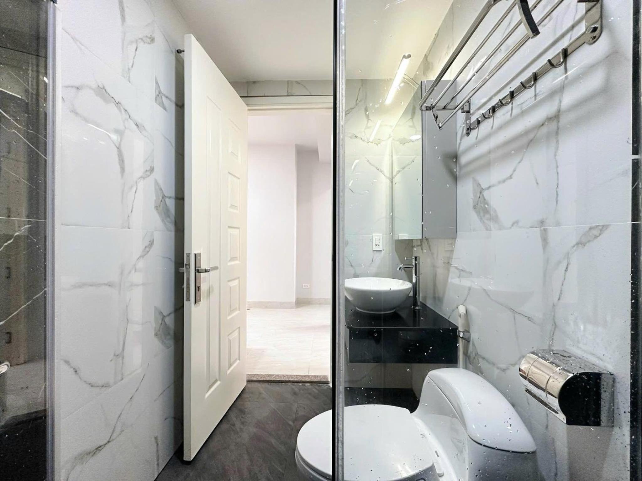 One-Bedroom Apartment with View