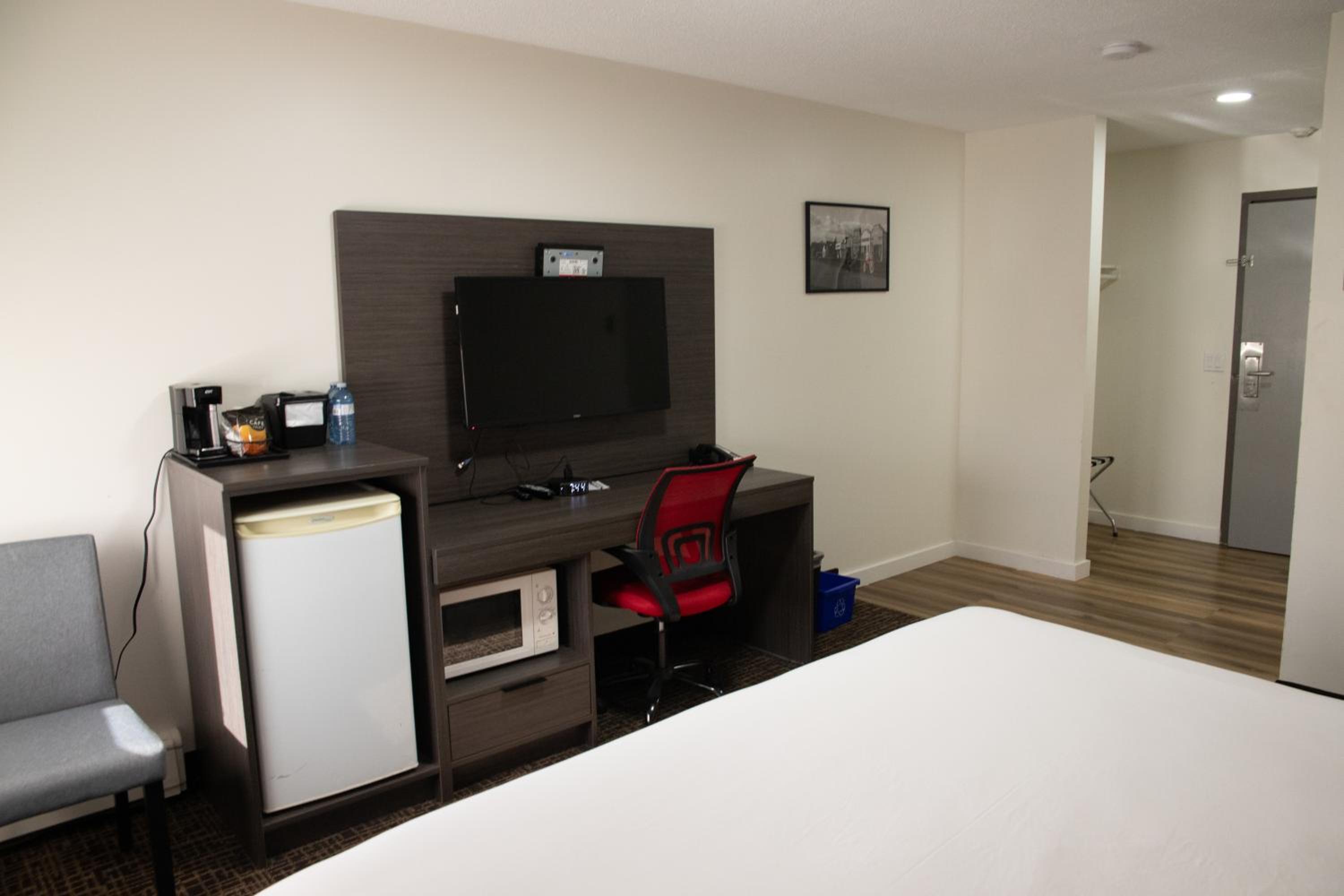 King Room - Non-Smoking photo 2