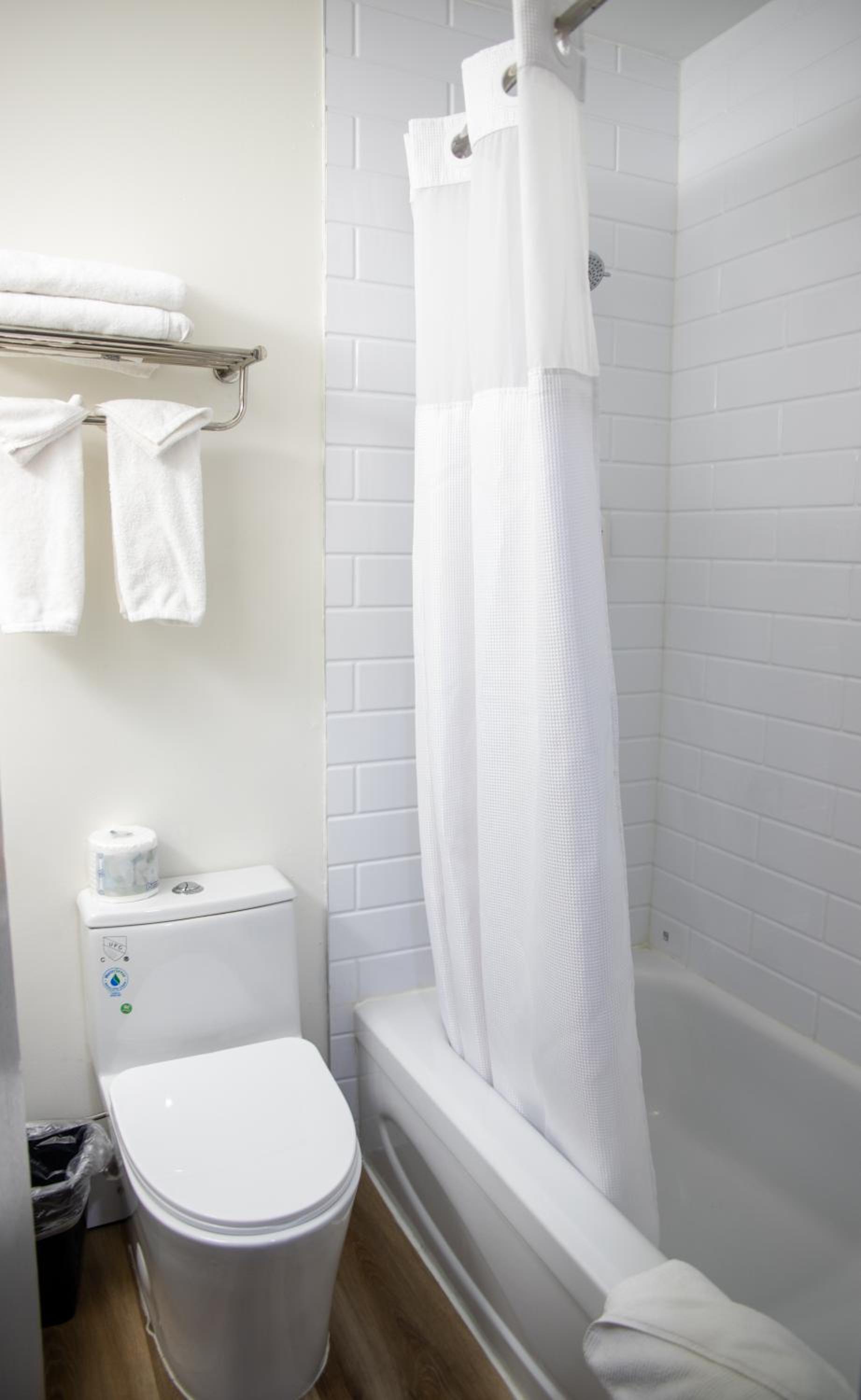 Three-Bedroom Efficiency Suite - Non-Smoking photo 2