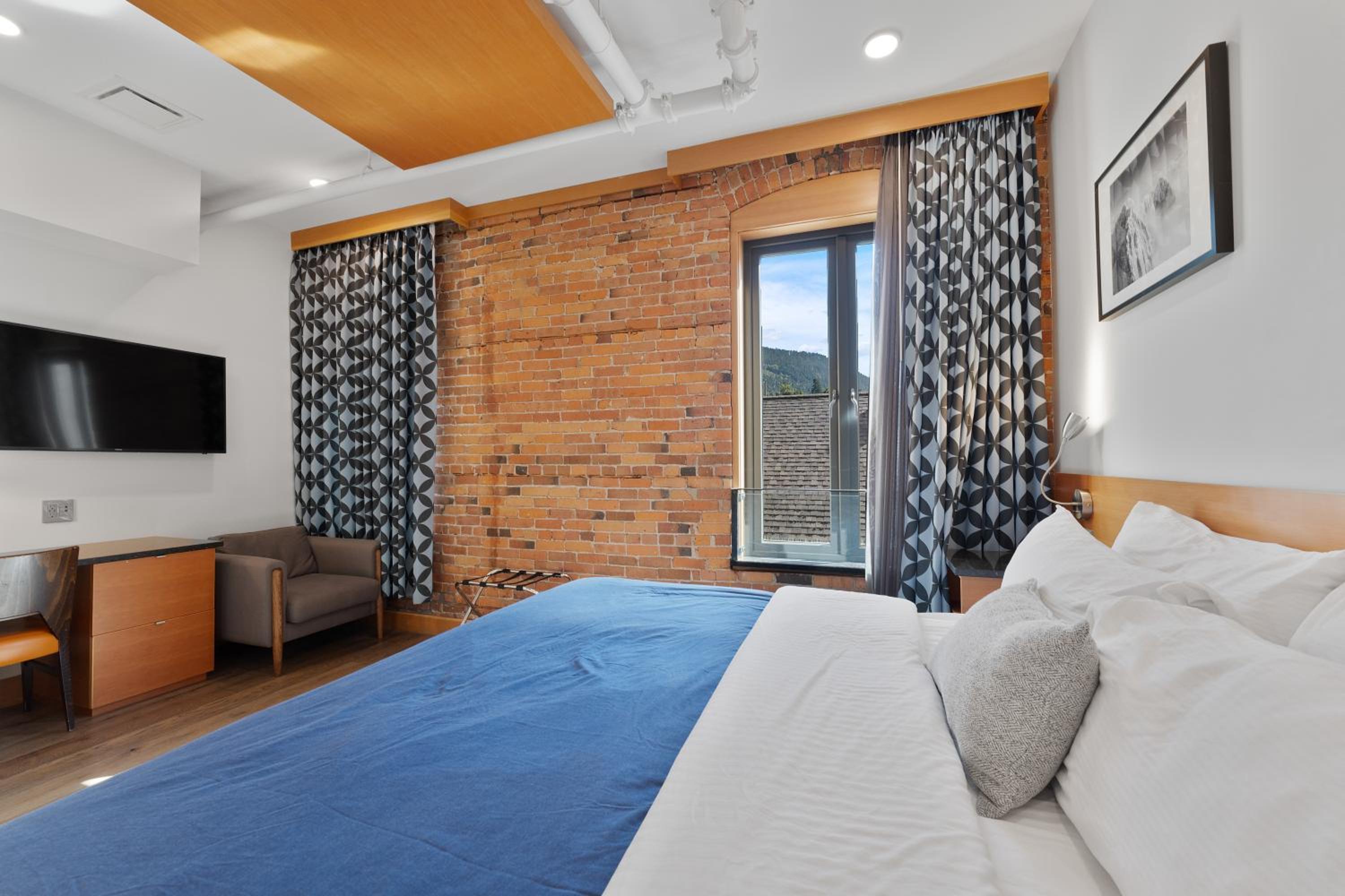 Deluxe King Room photo 2