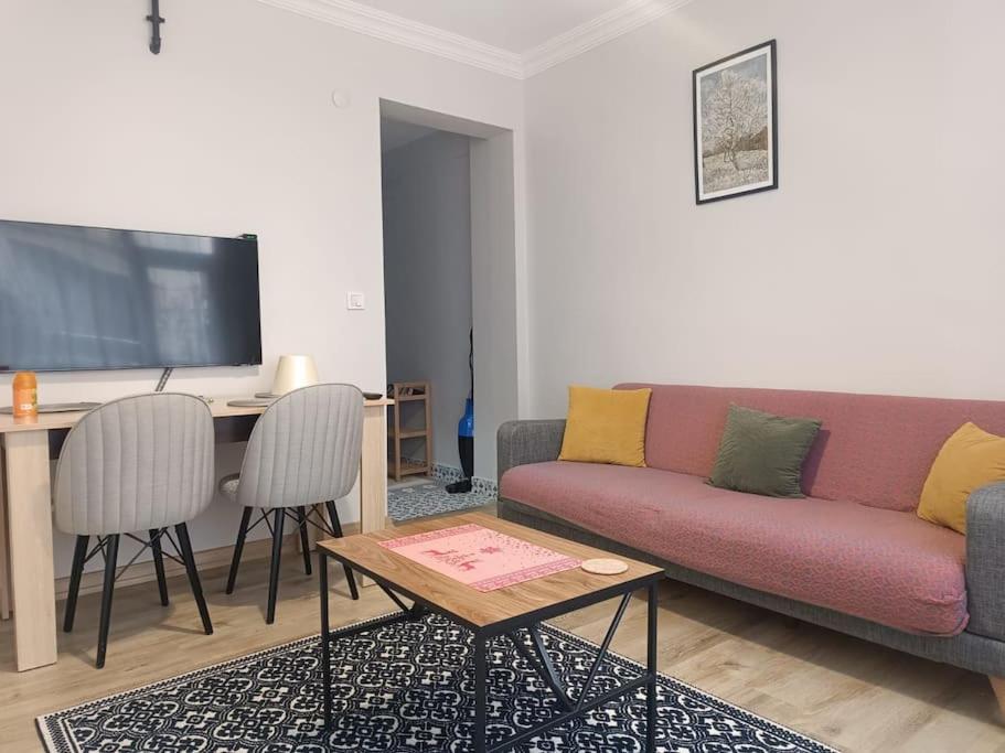 One-Bedroom Apartment photo 1