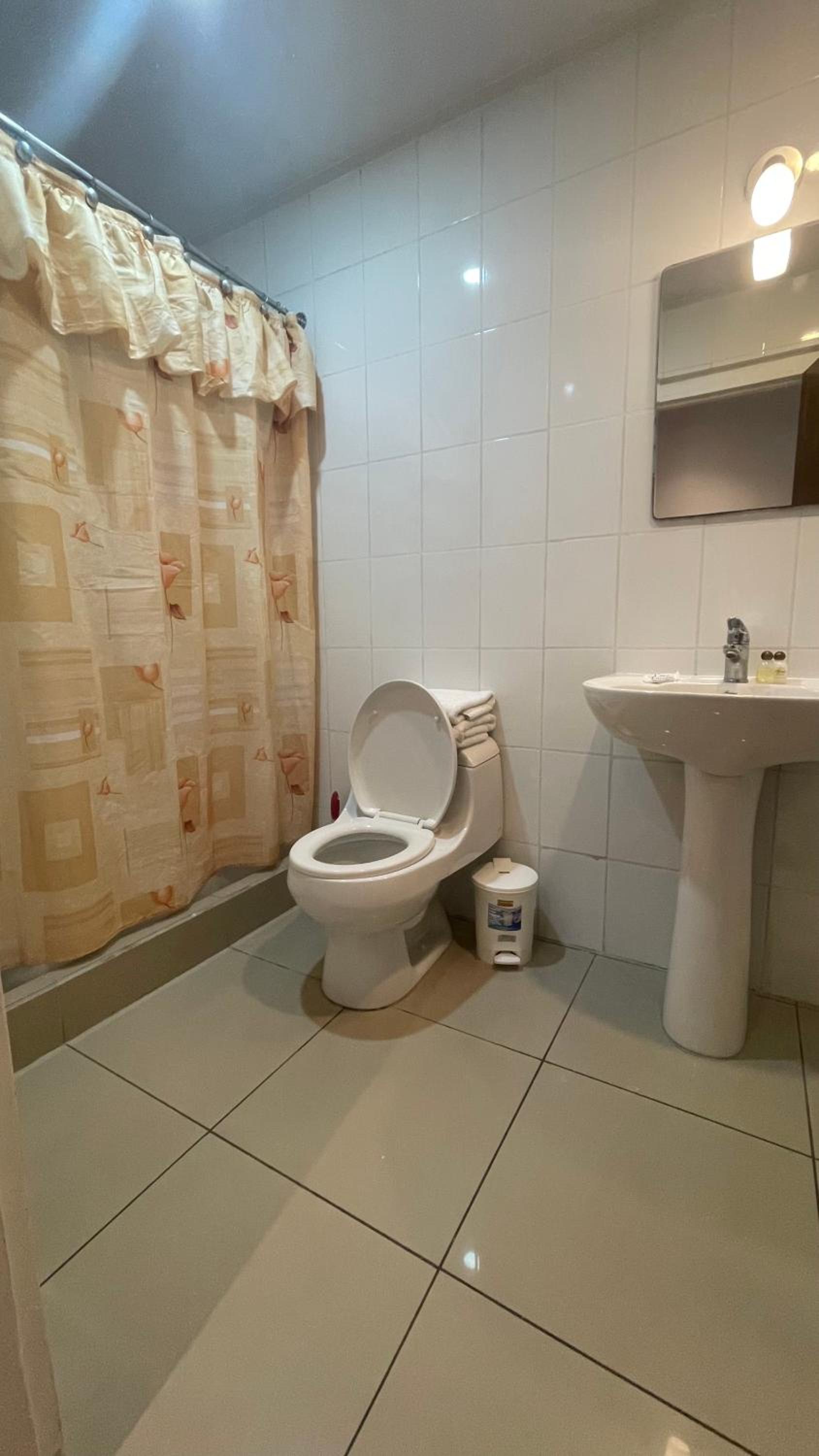 Quadruple Room with Private Bathroom photo 2
