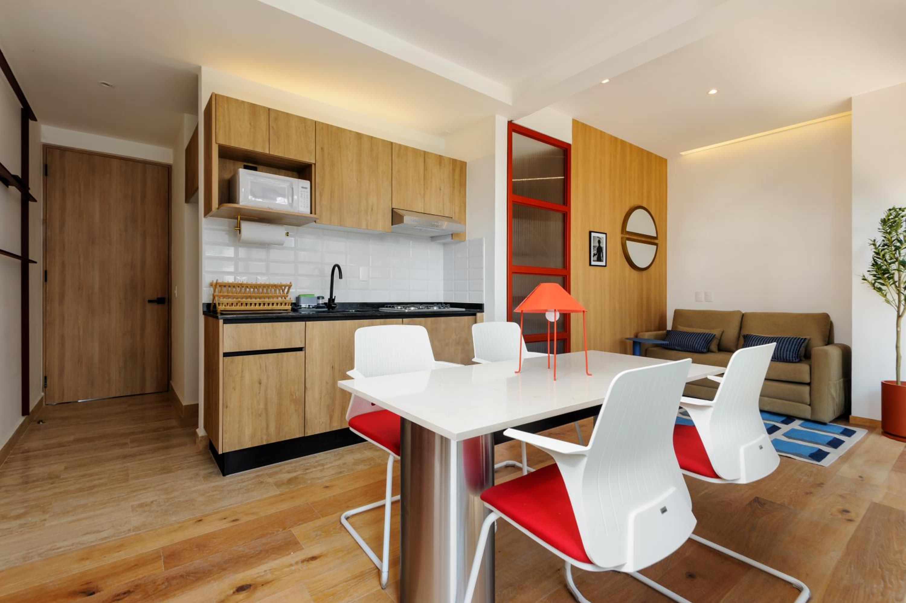 One-Bedroom Apartment with City View photo 1
