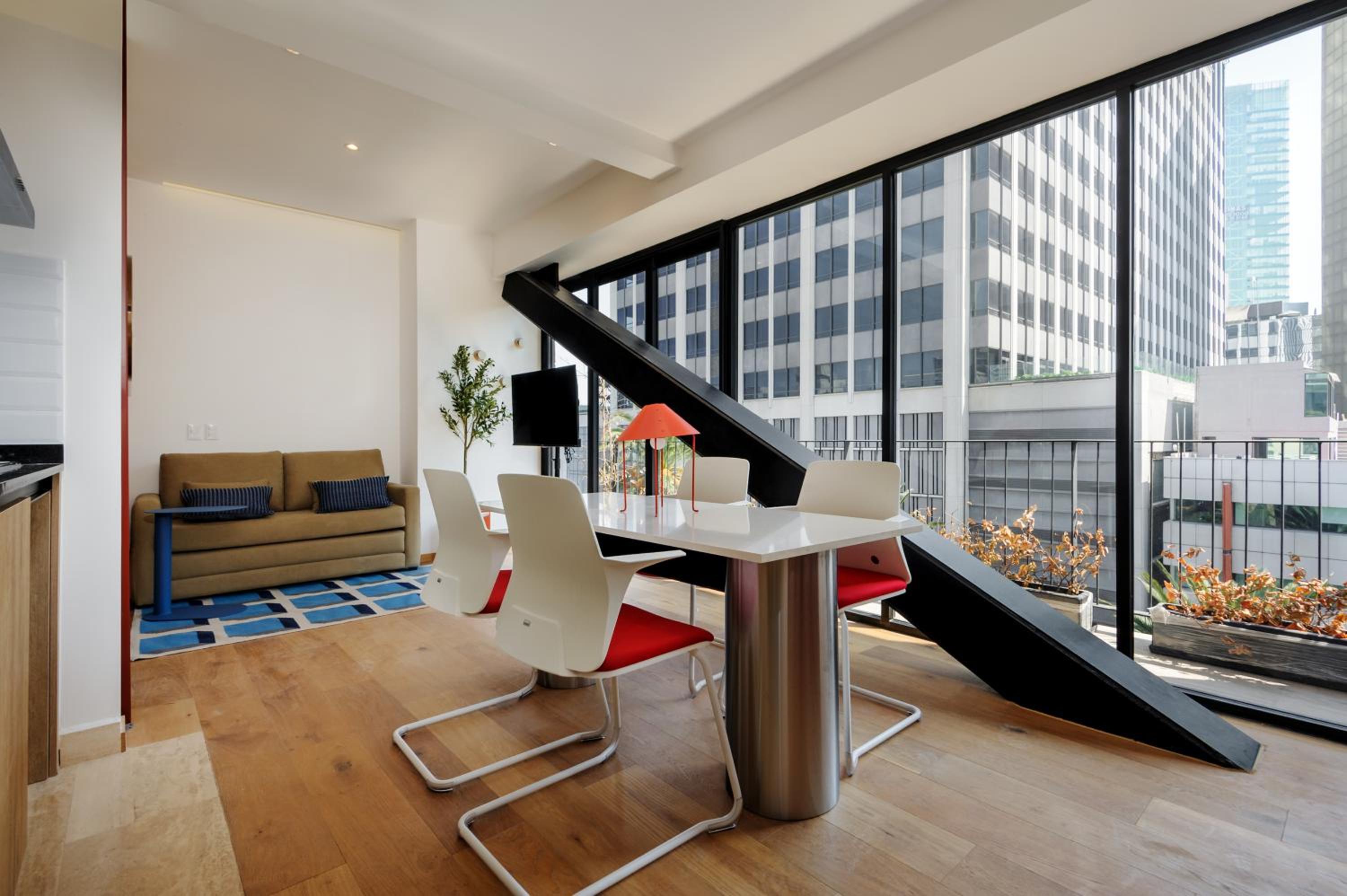 One-Bedroom Apartment with City View photo 3