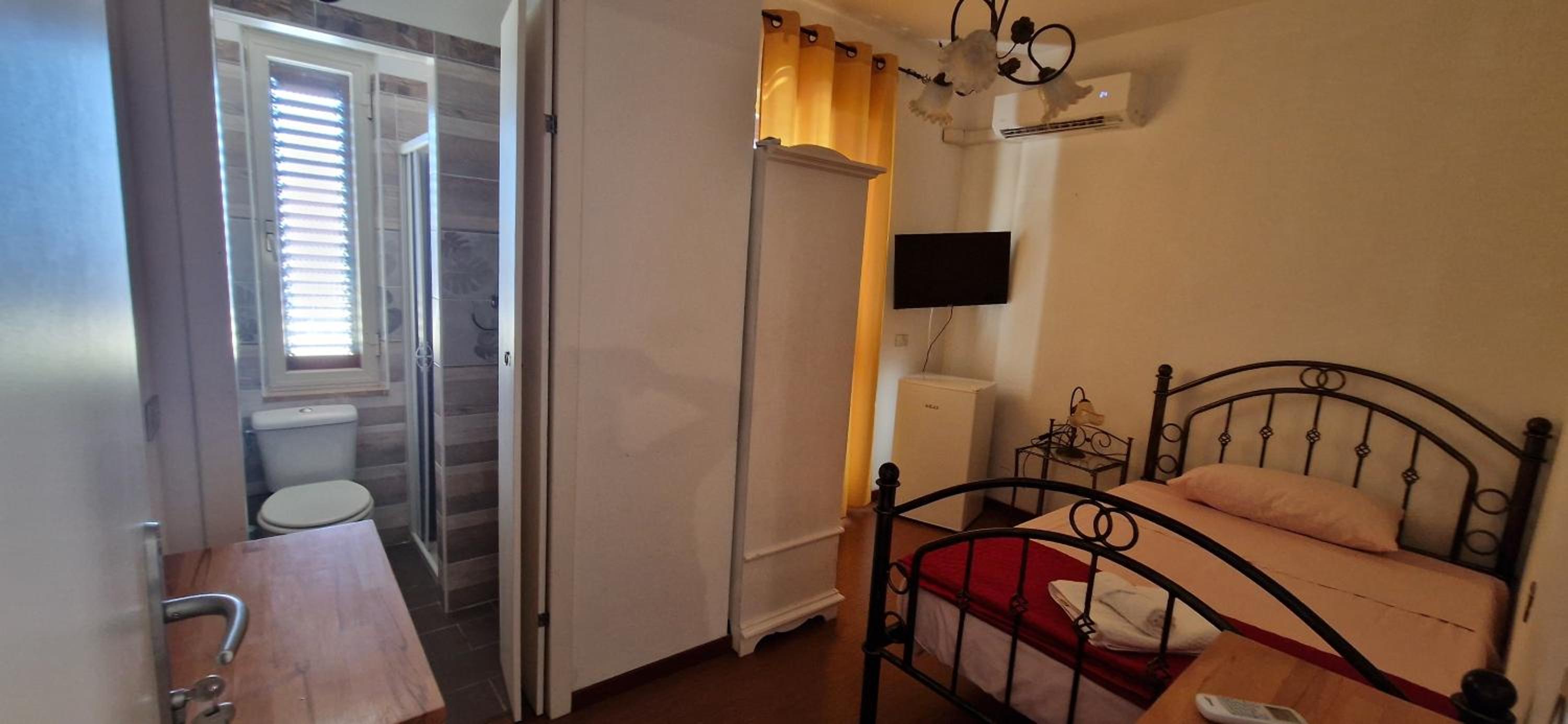 Deluxe Double Room with Balcony photo 1