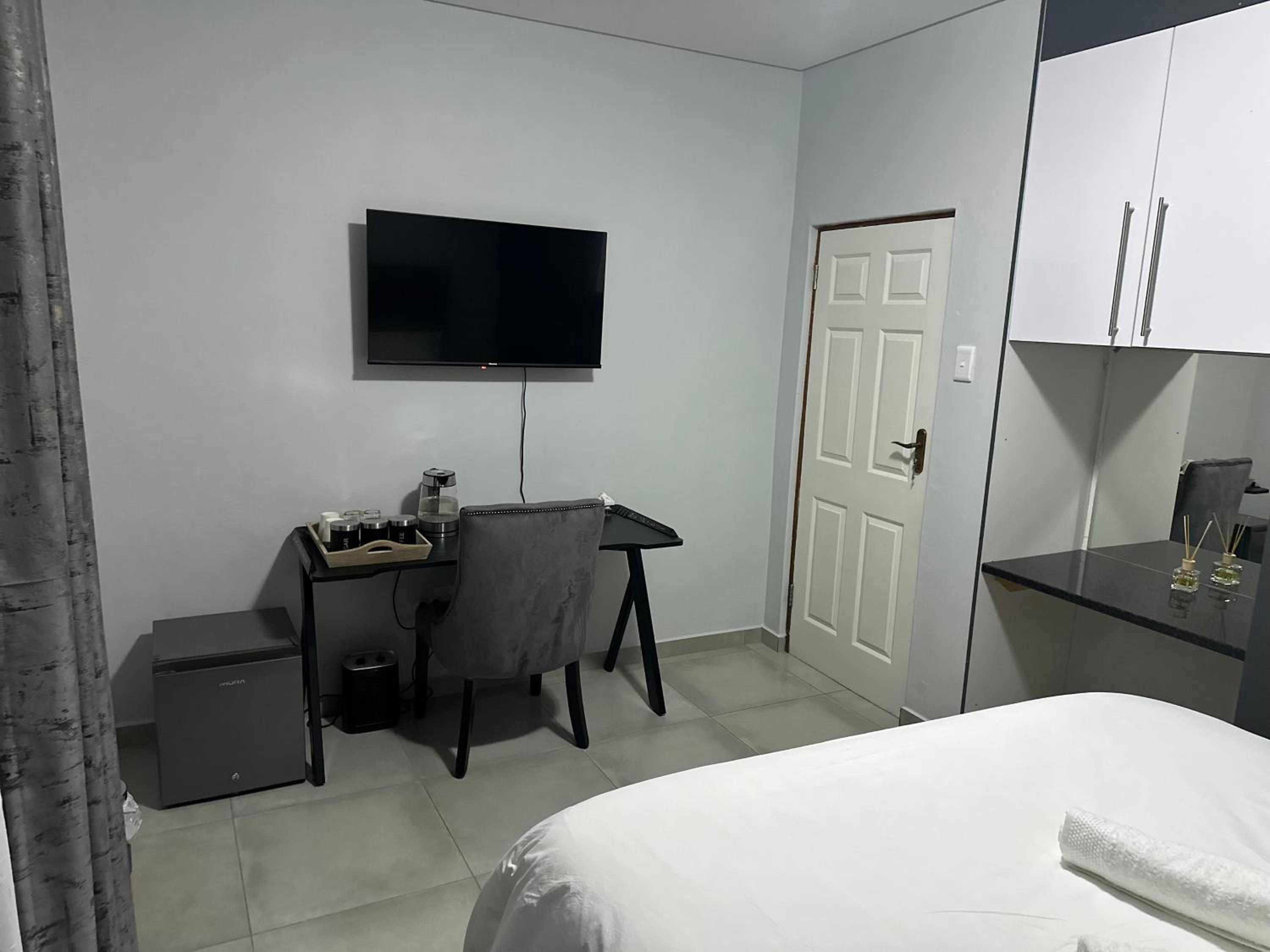 Standard Twin Room photo 2