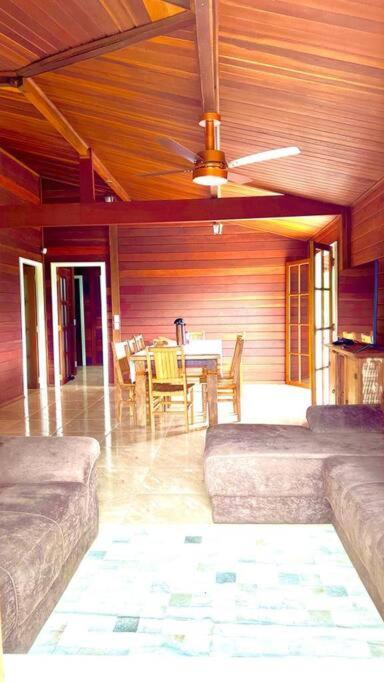 Five-Bedroom House photo 1