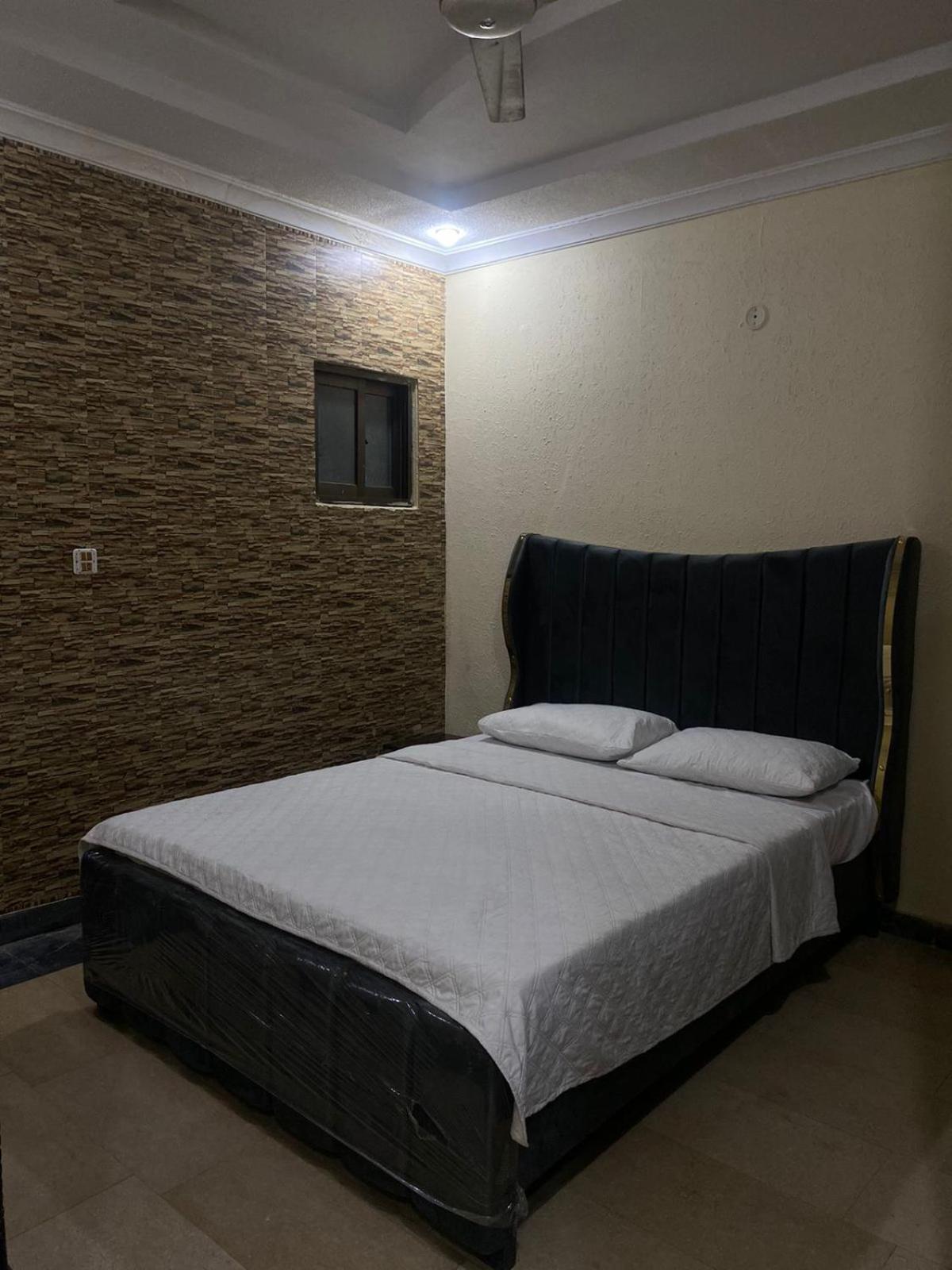 Standard Queen Room photo 1