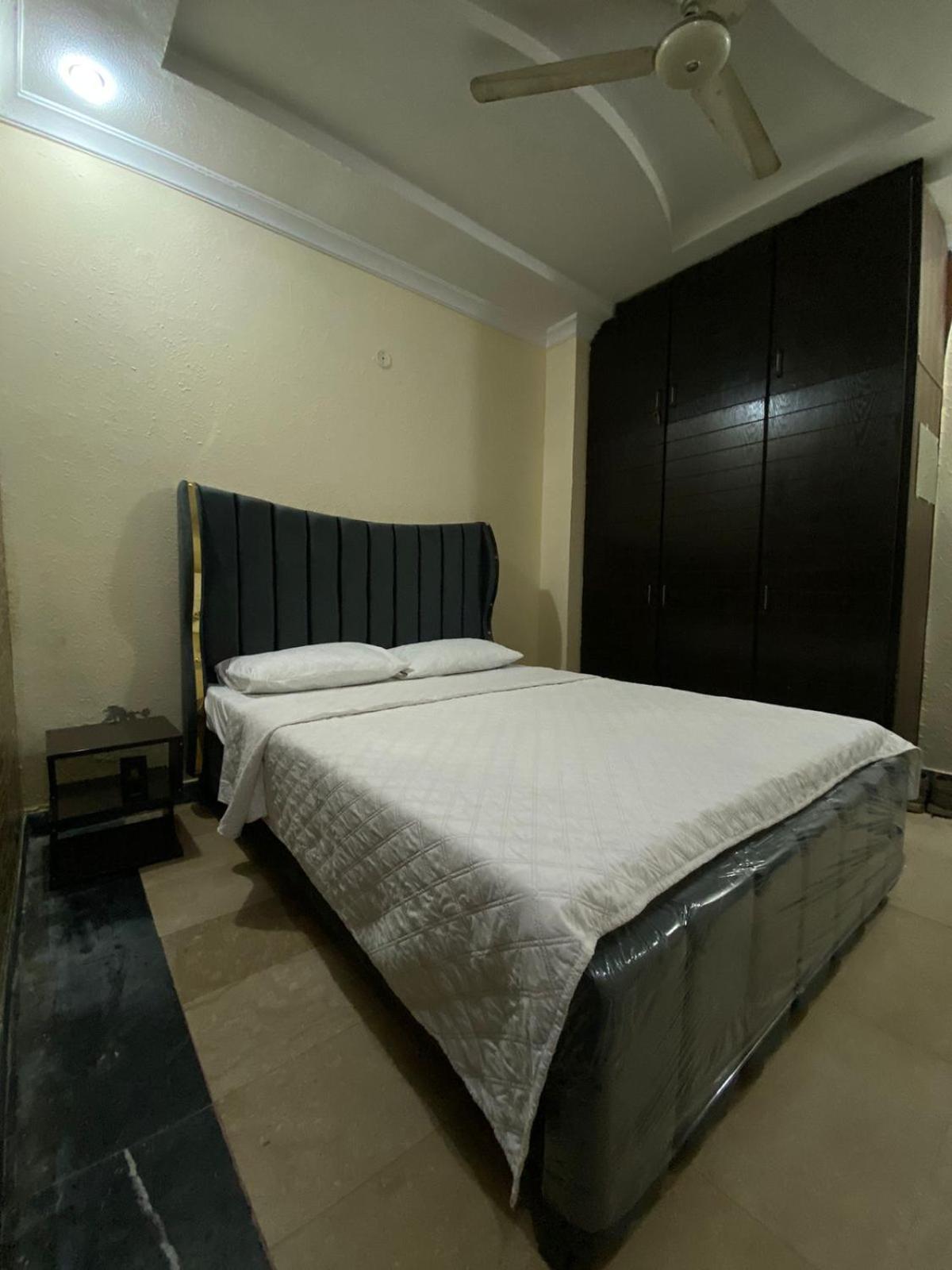Standard Queen Room photo 3