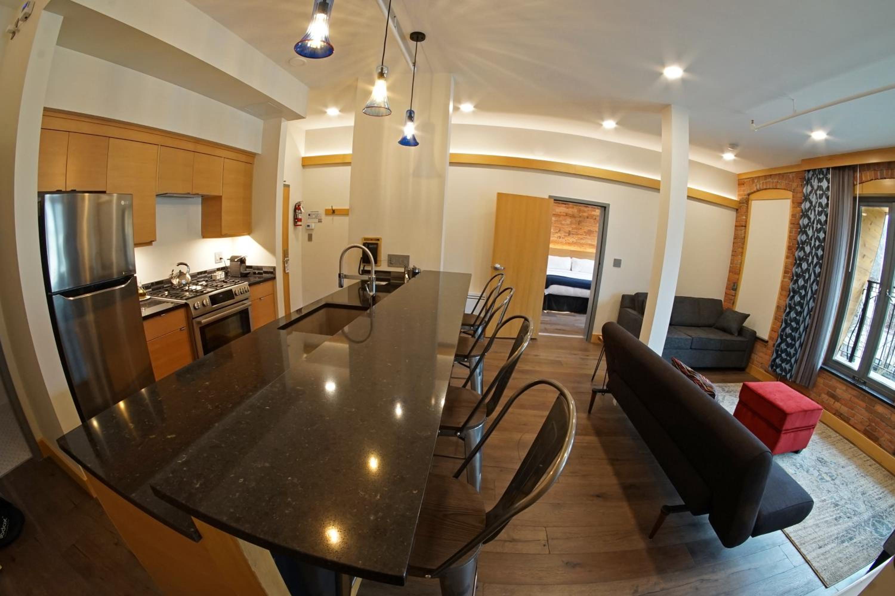 Deluxe King Suite photo 1