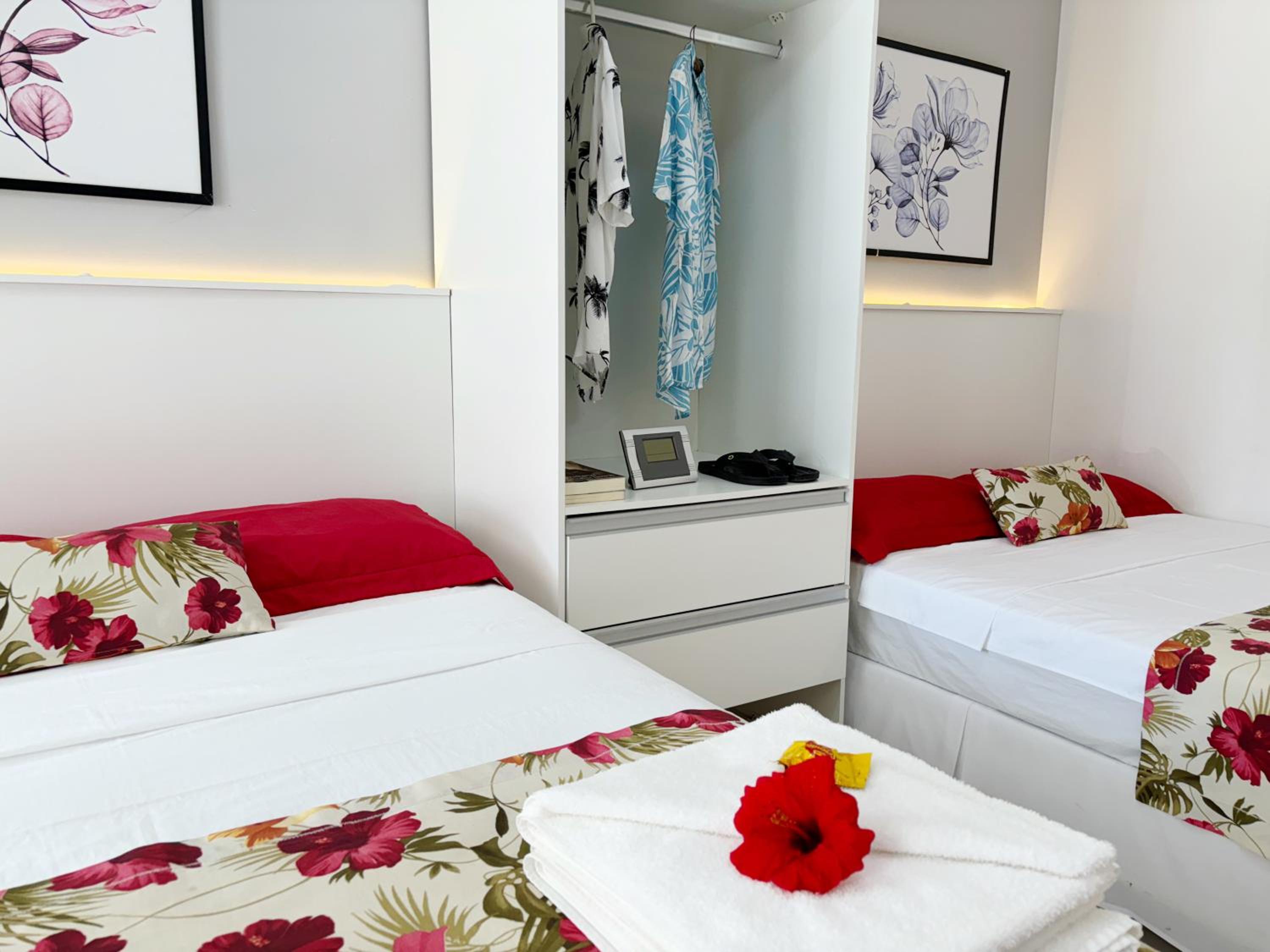 Quadruple Room with Balcony - Photo 12