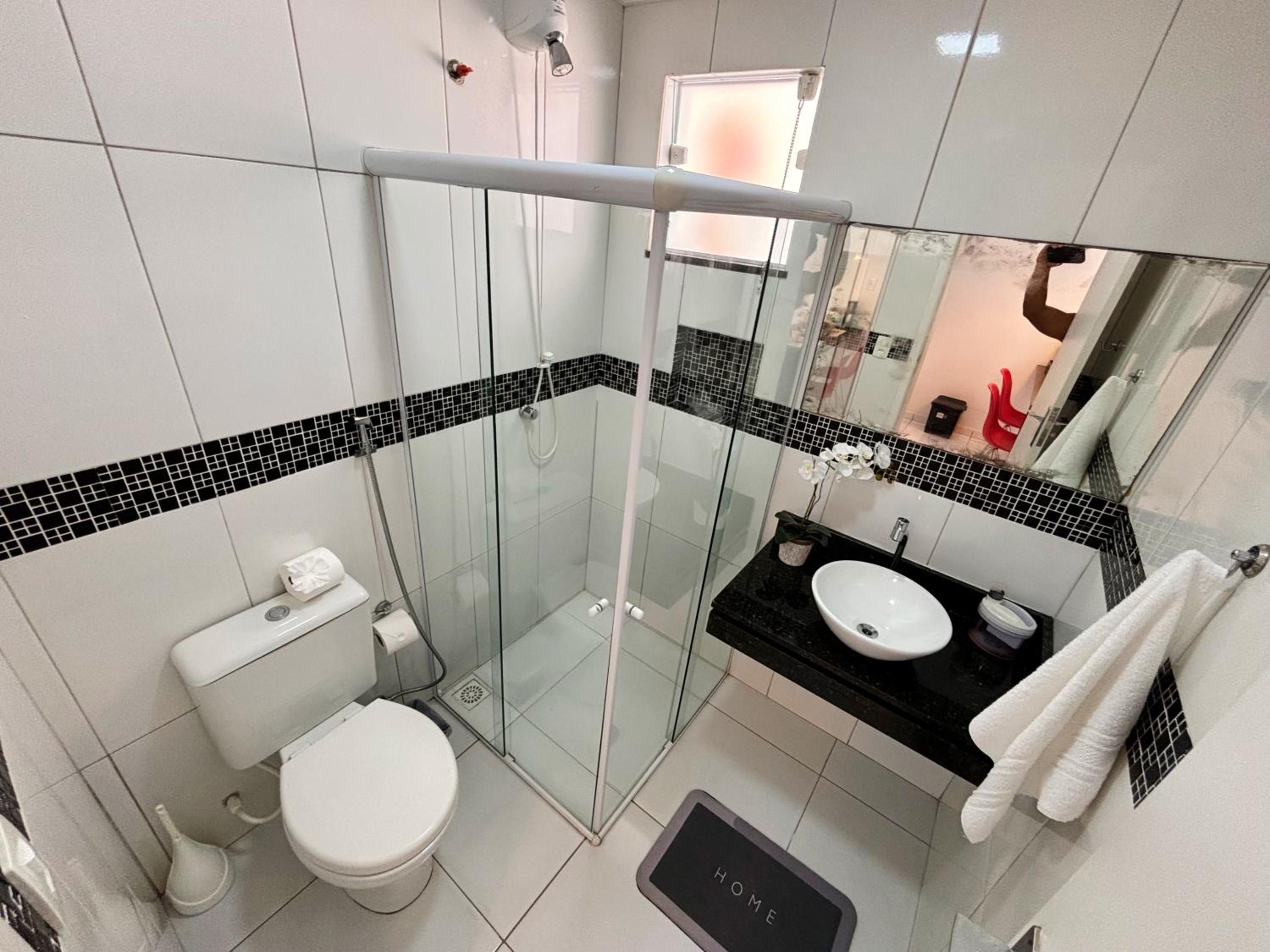 Quadruple Room with Balcony - Photo 13