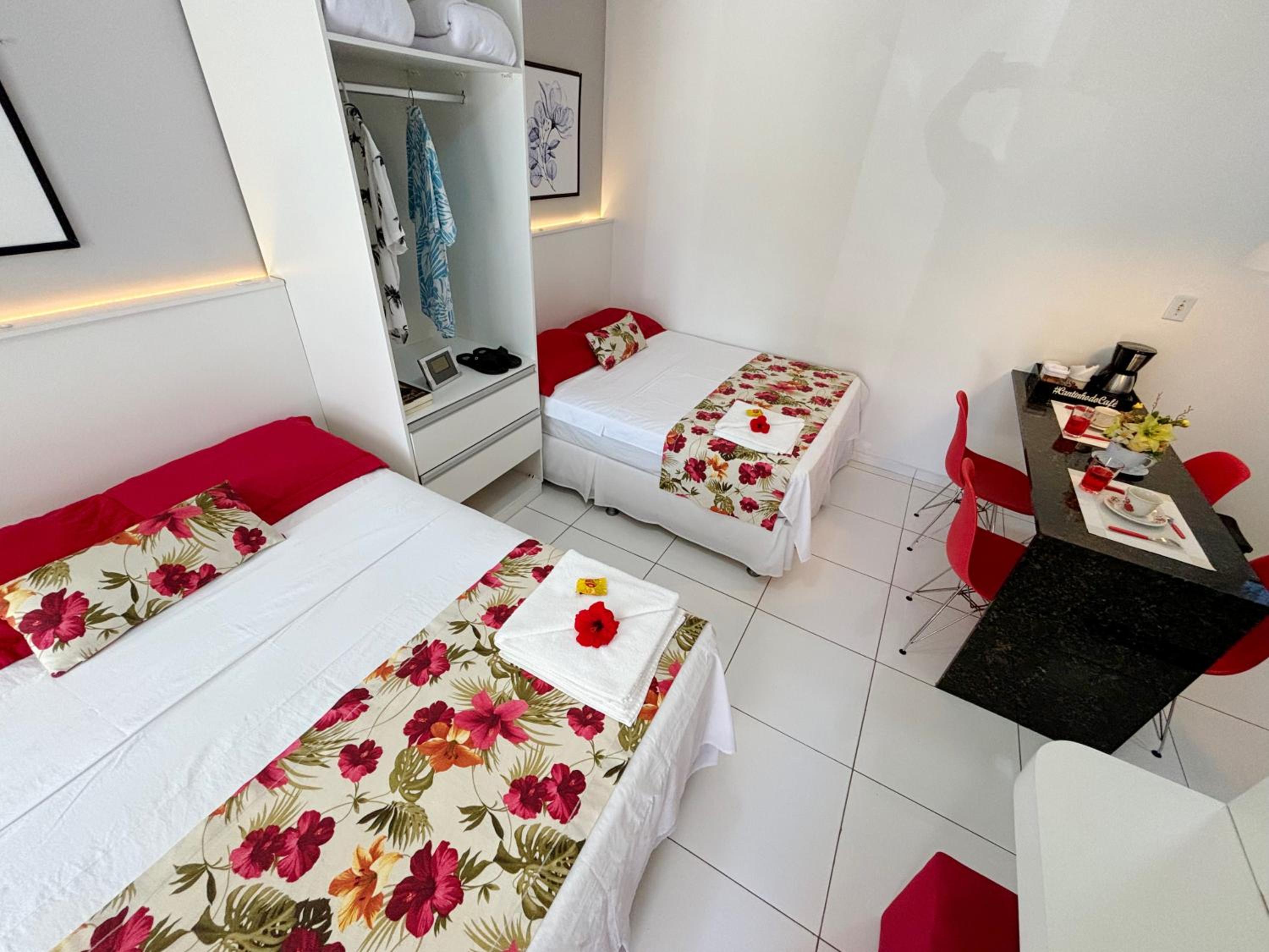 Quadruple Room with Balcony - Photo 14
