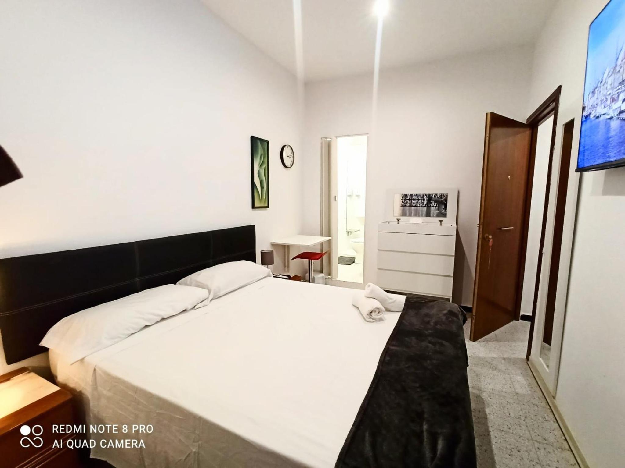 Deluxe Double Room With Bath photo 3