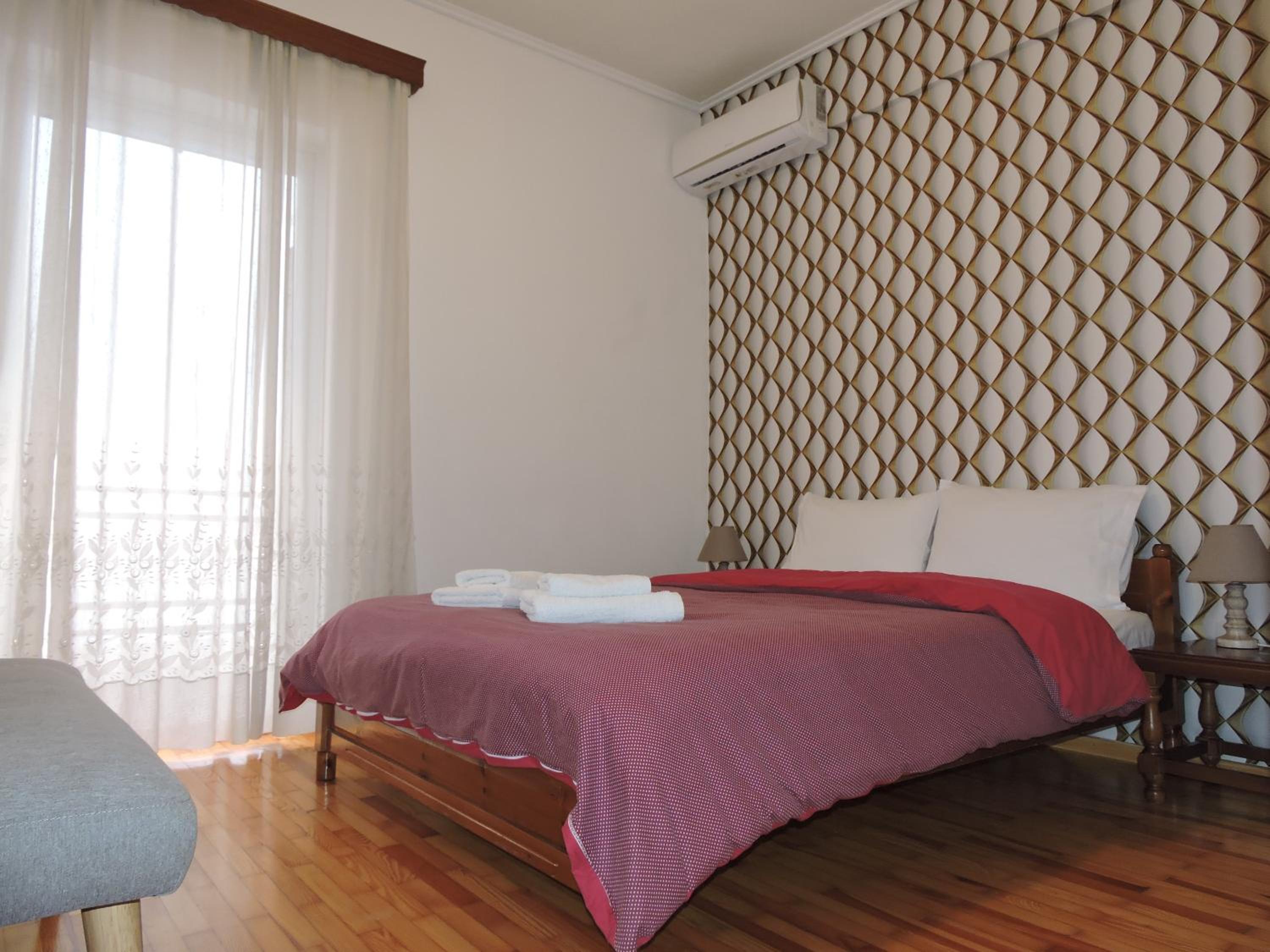 Three-Bedroom Apartment - Photo 2