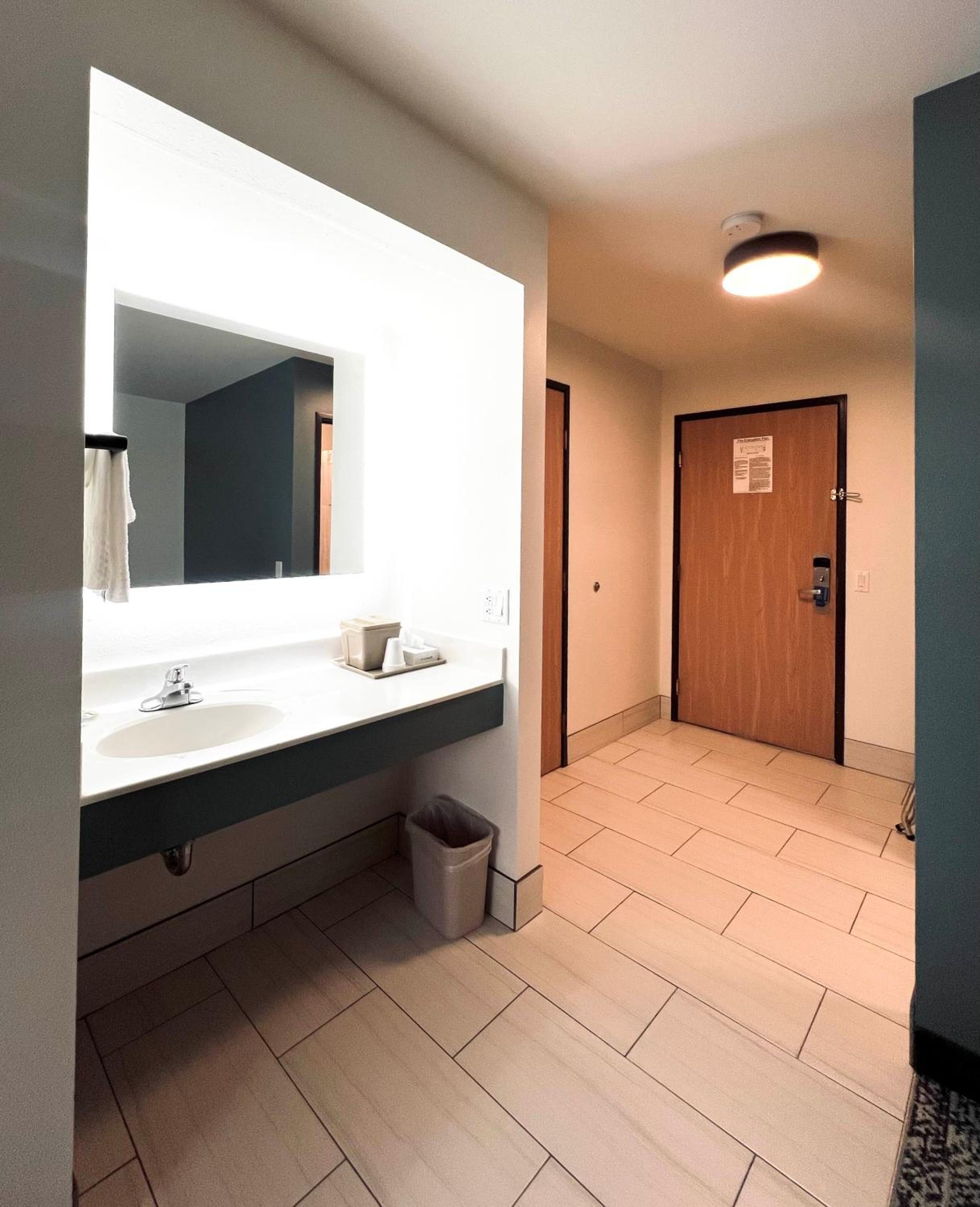 Queen Room - Disability Access/Non Smoking - Photo 3