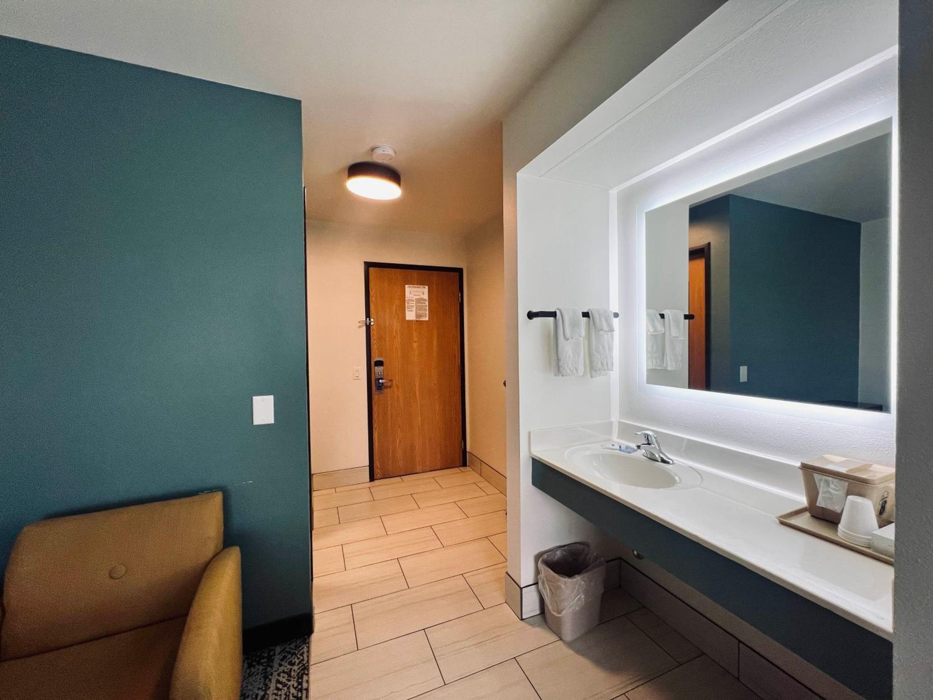 Queen Room - Disability Access/Non Smoking - Photo 4