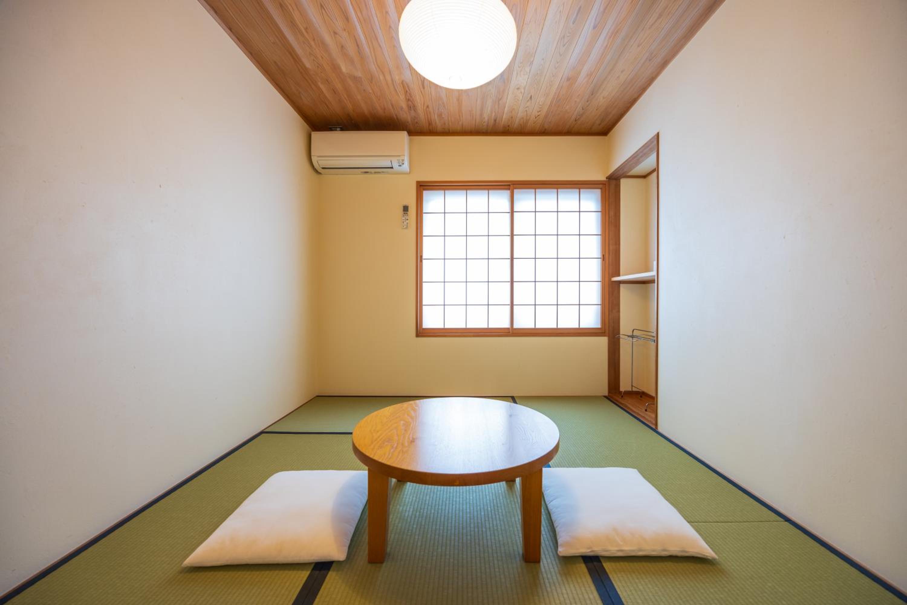 Japanese-Style Room ( 1-2 Adult )