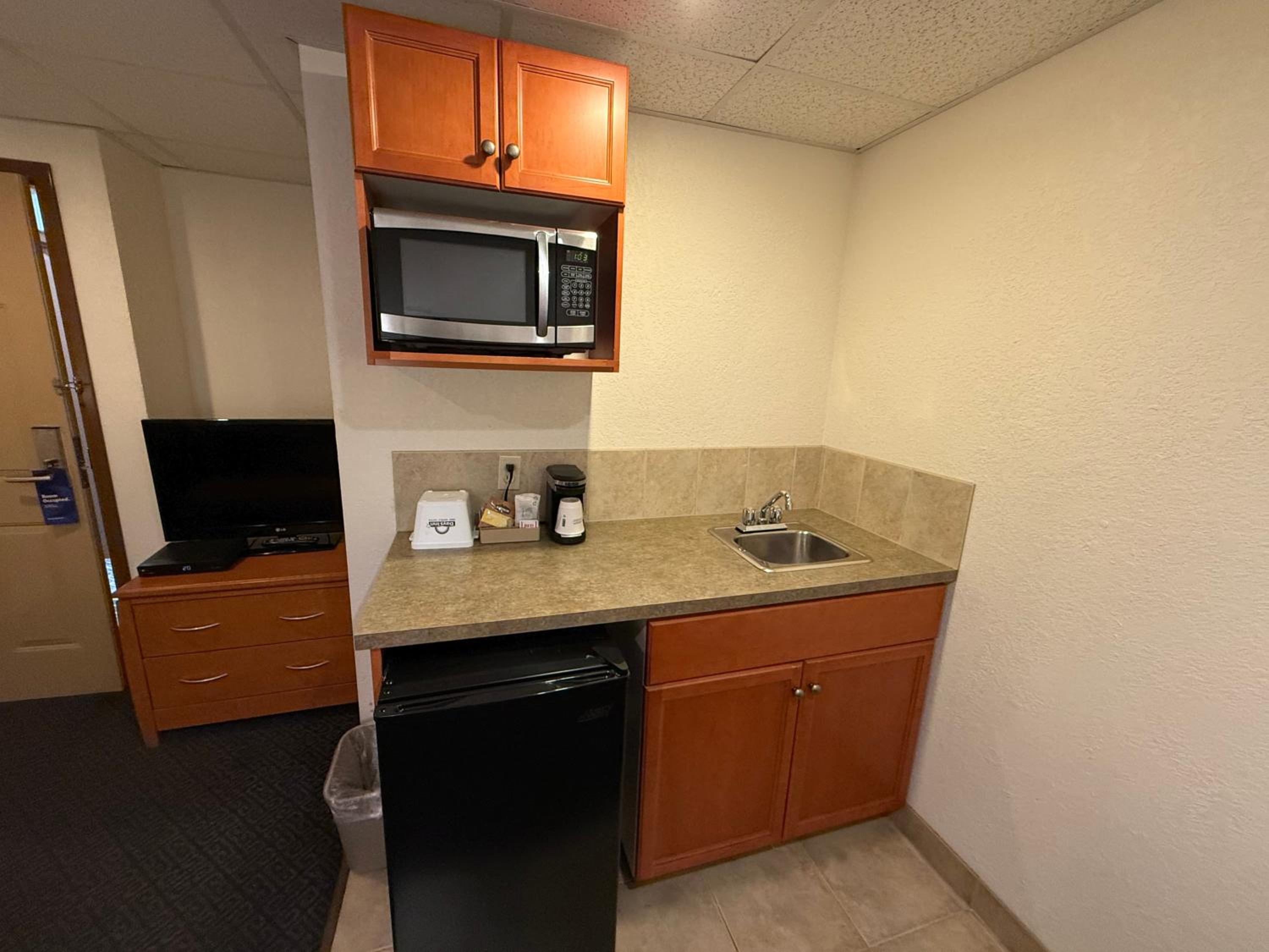 Deluxe King Room - Non-Smoking