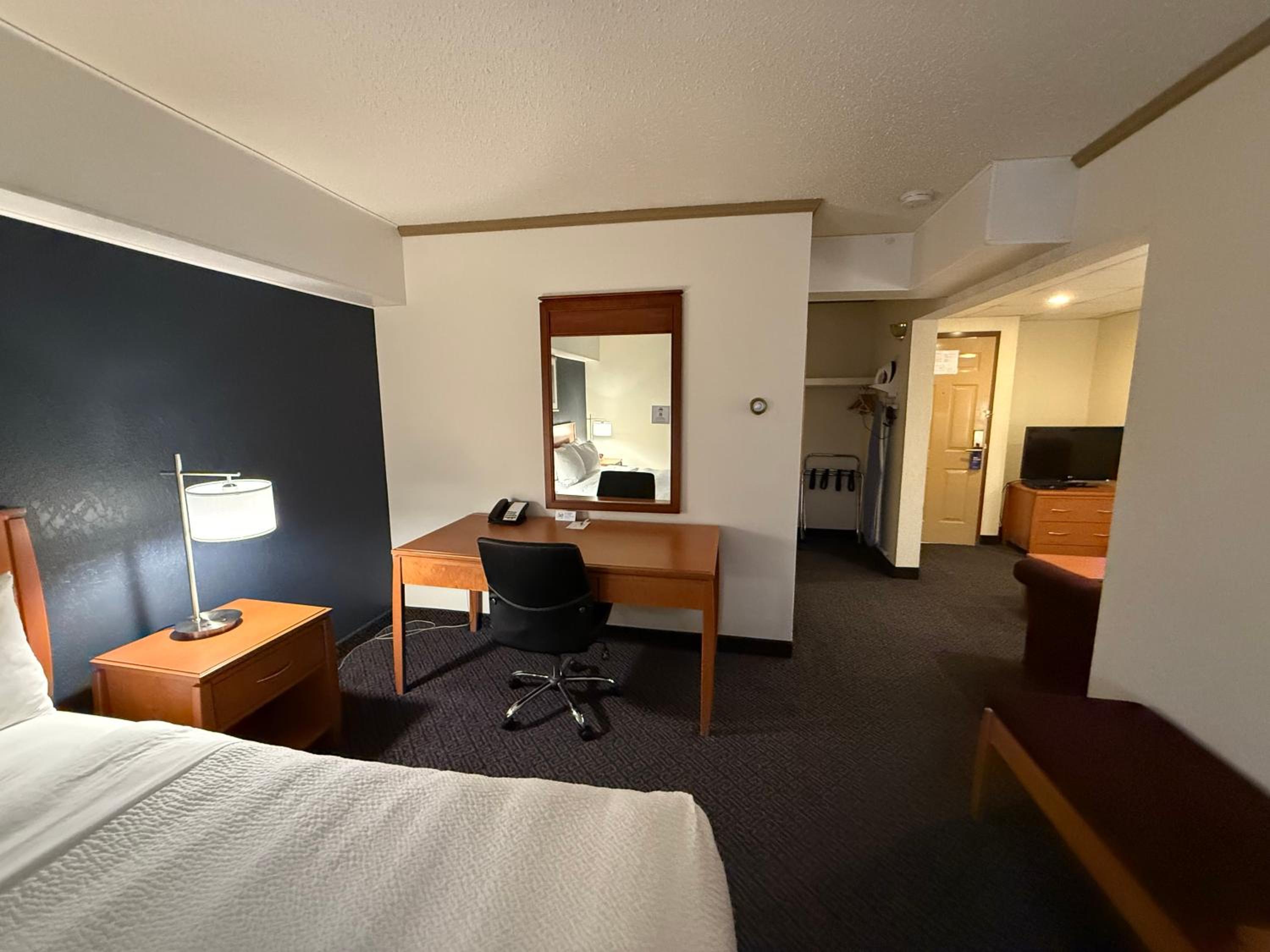 King Room - Non-Smoking photo 2