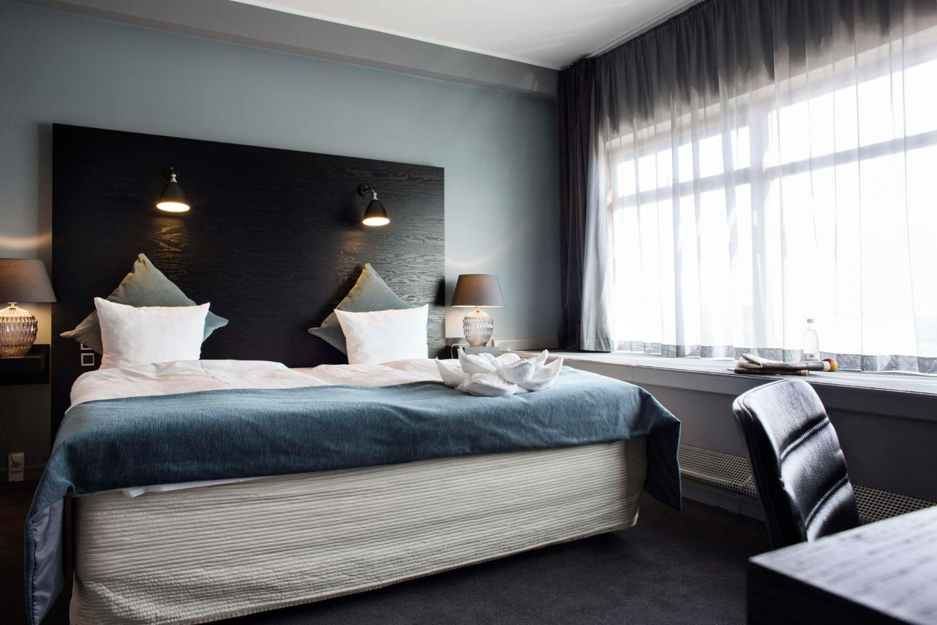 Deluxe Suite with Sea View - Photo 1