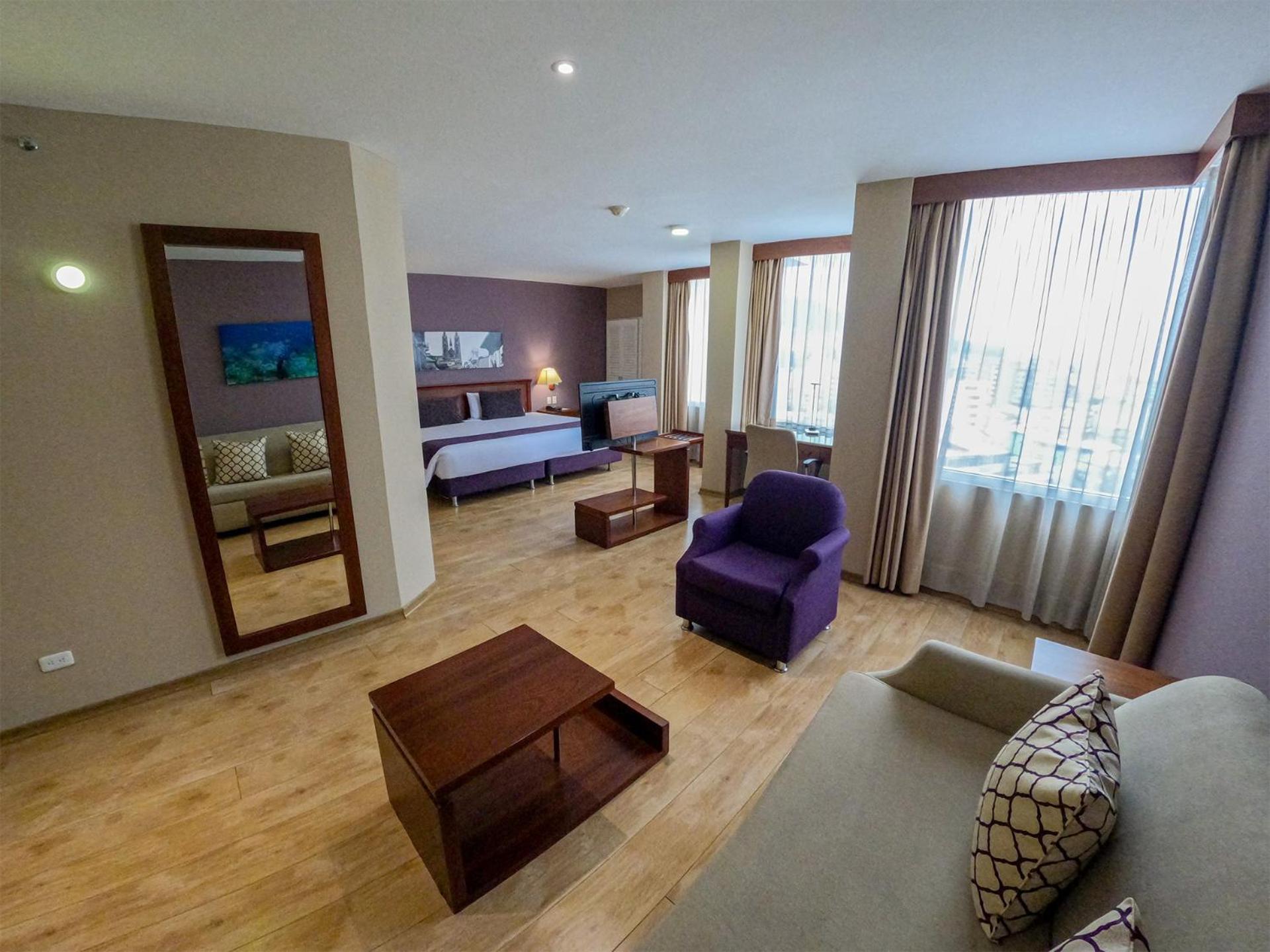 Superior King Suite - Photo 4