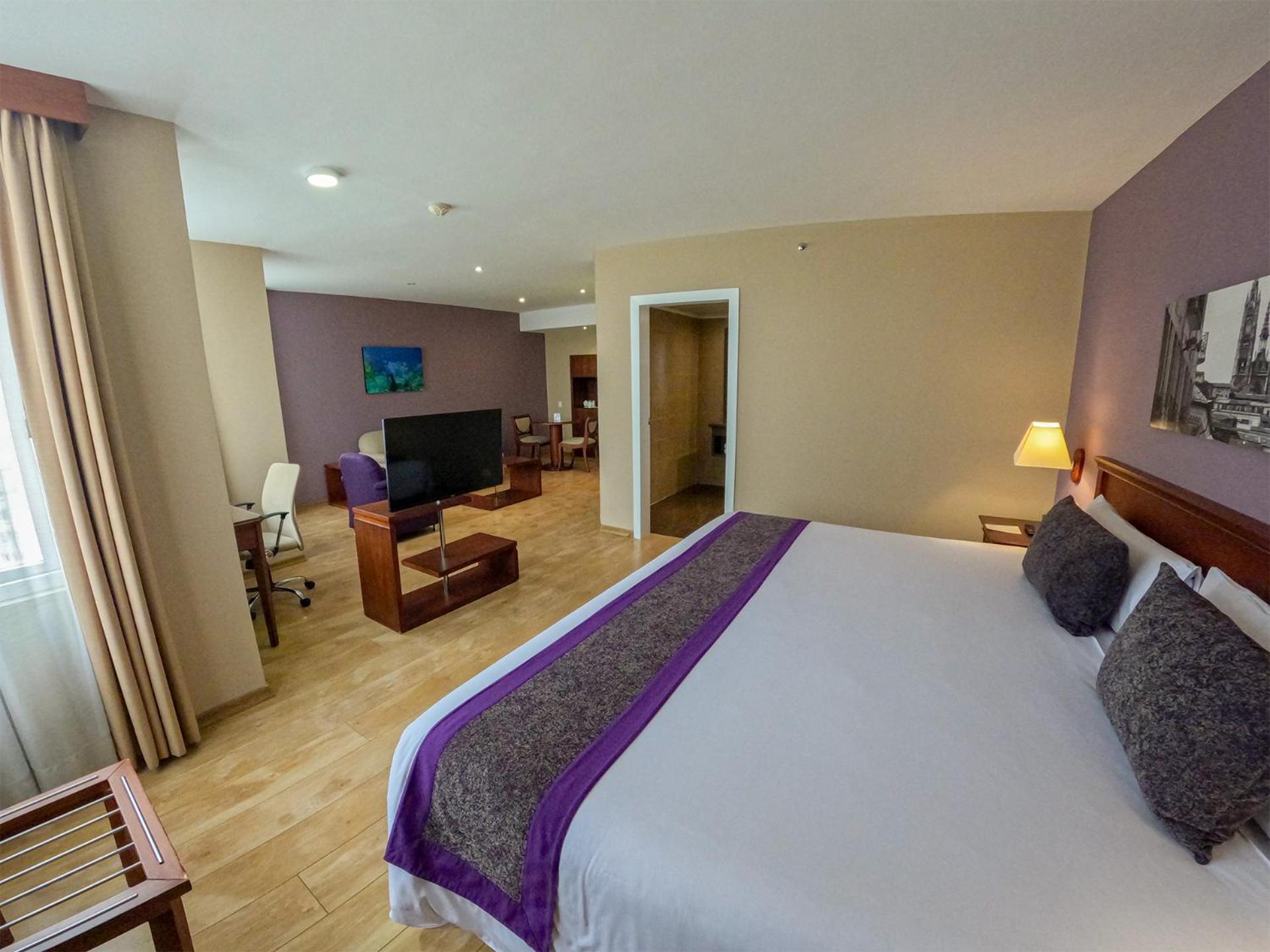 Superior King Suite - Photo 18