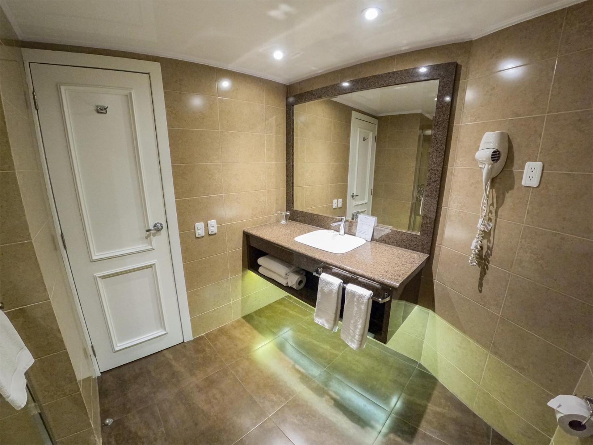 Superior Suite with 2 Single Beds - Photo 5