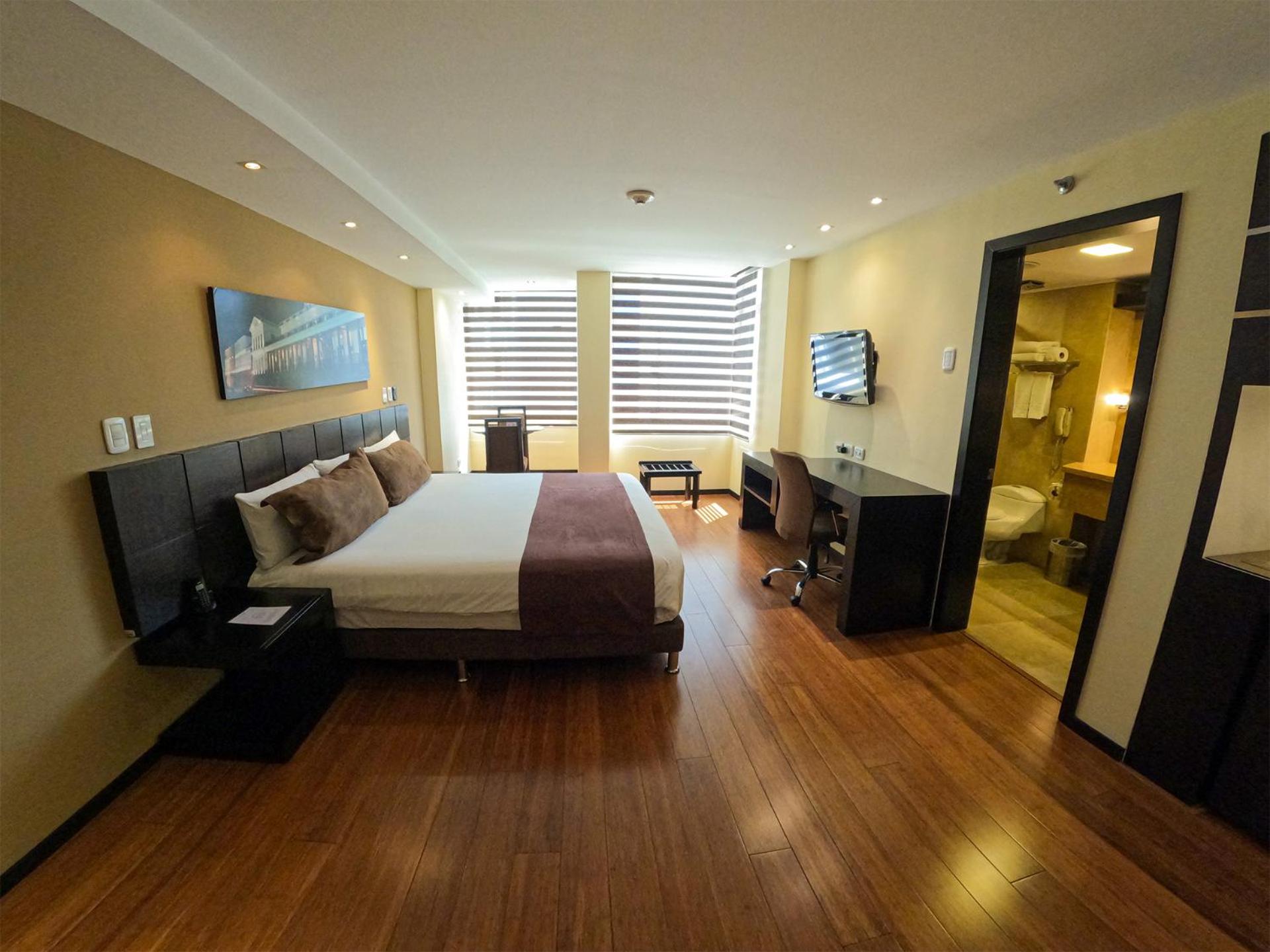 Deluxe King Room - Photo 3