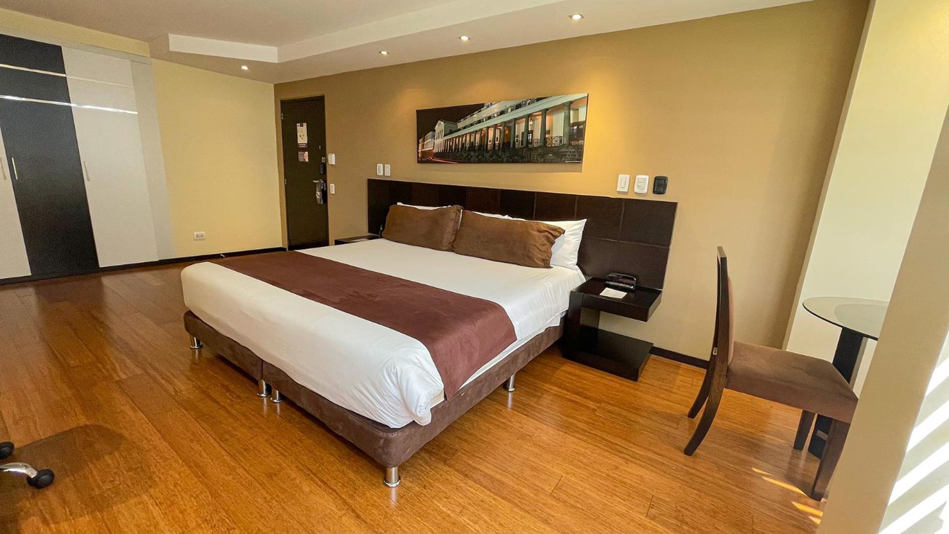 Deluxe King Room - Photo 15