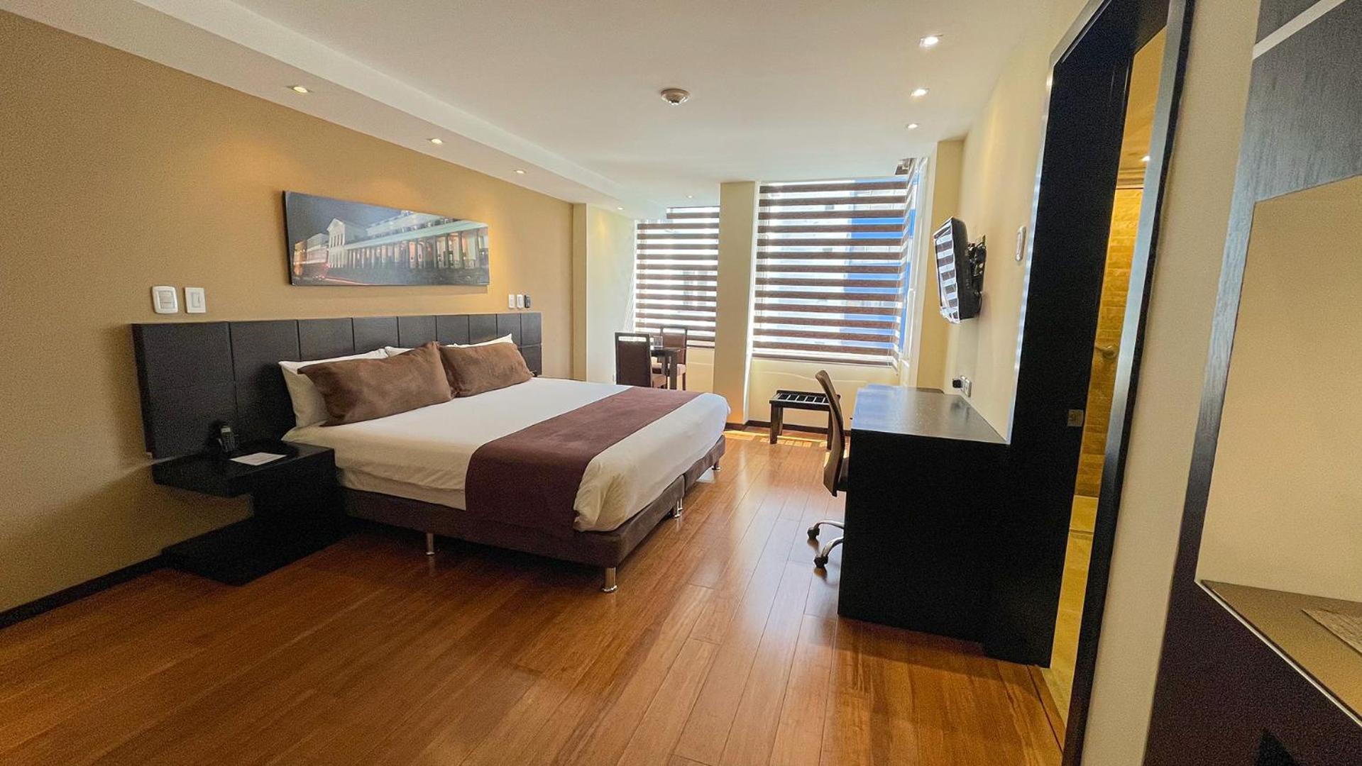 Deluxe King Room - Photo 24