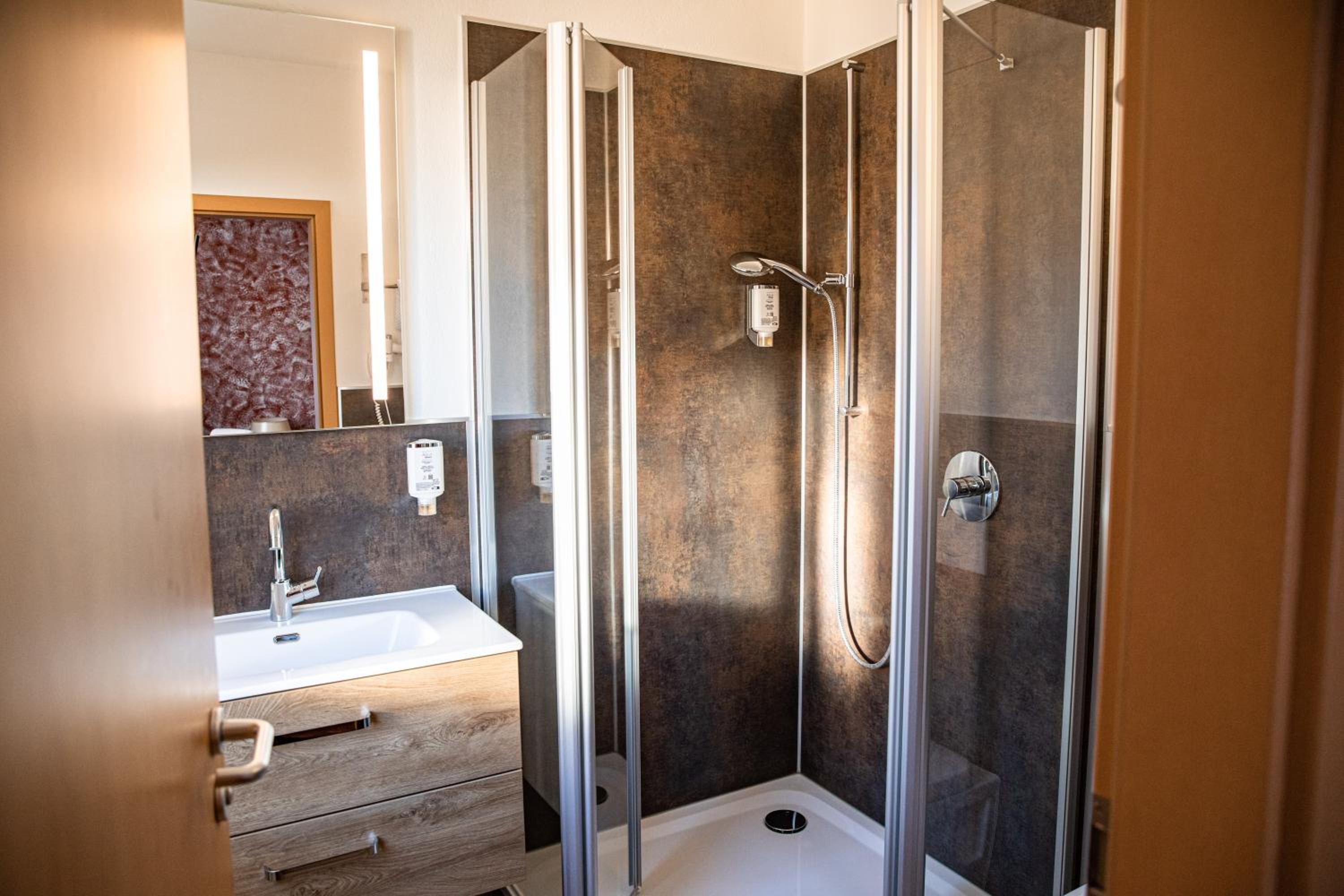Small Double Room - Photo 12