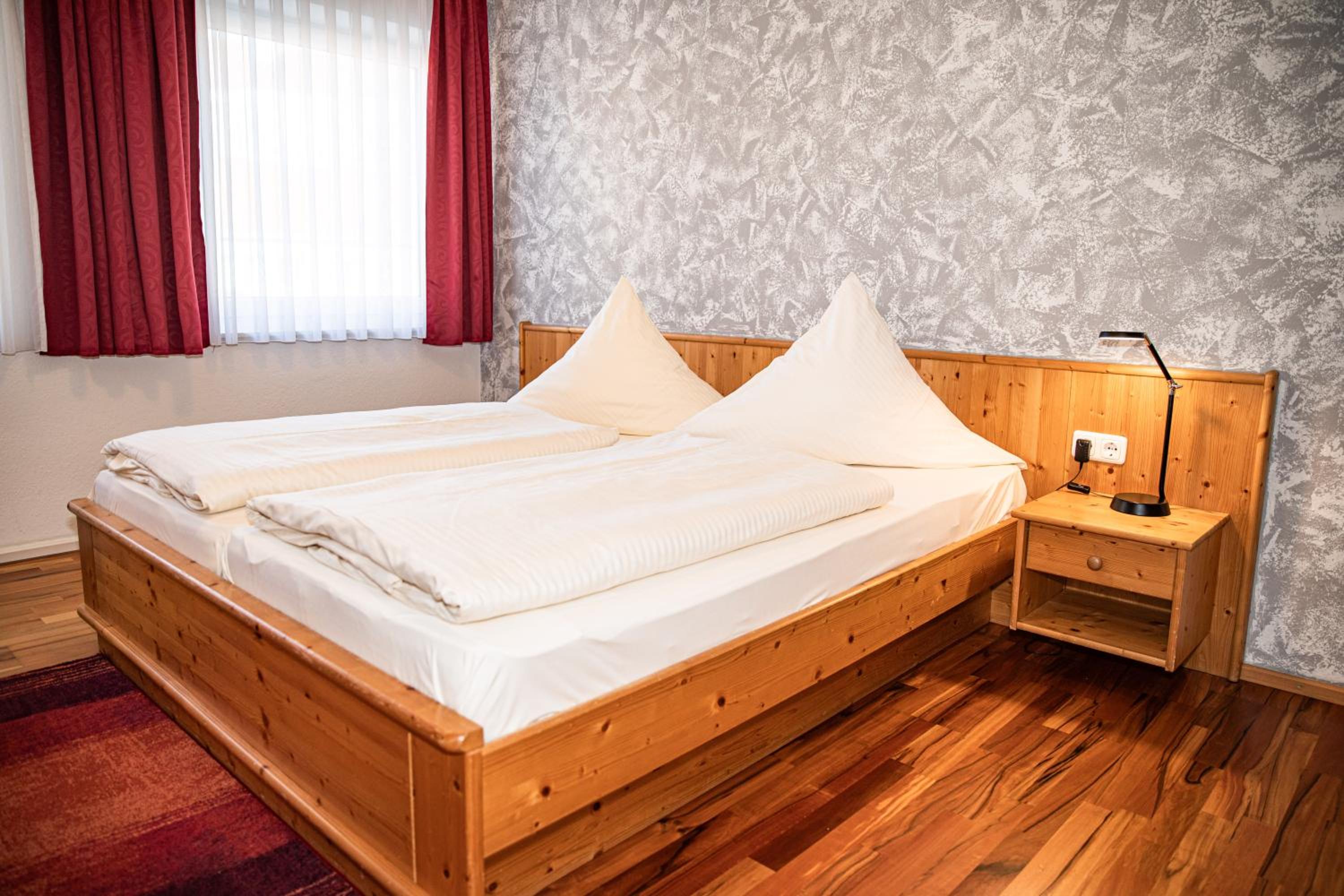 Small Double Room - Photo 5