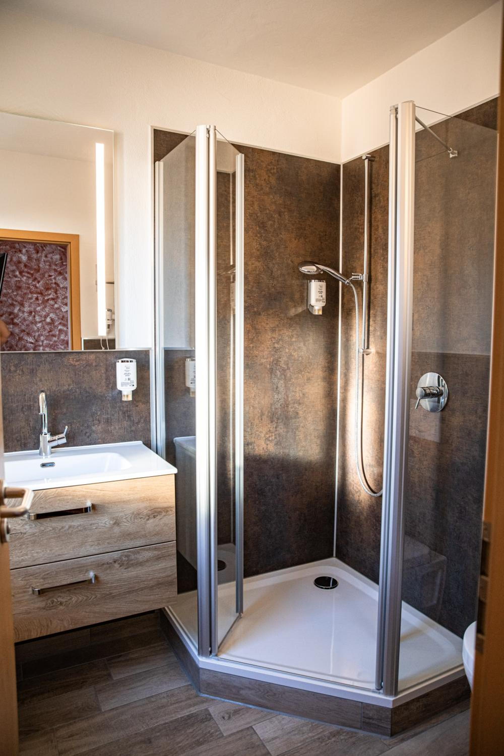Small Double Room - Photo 9