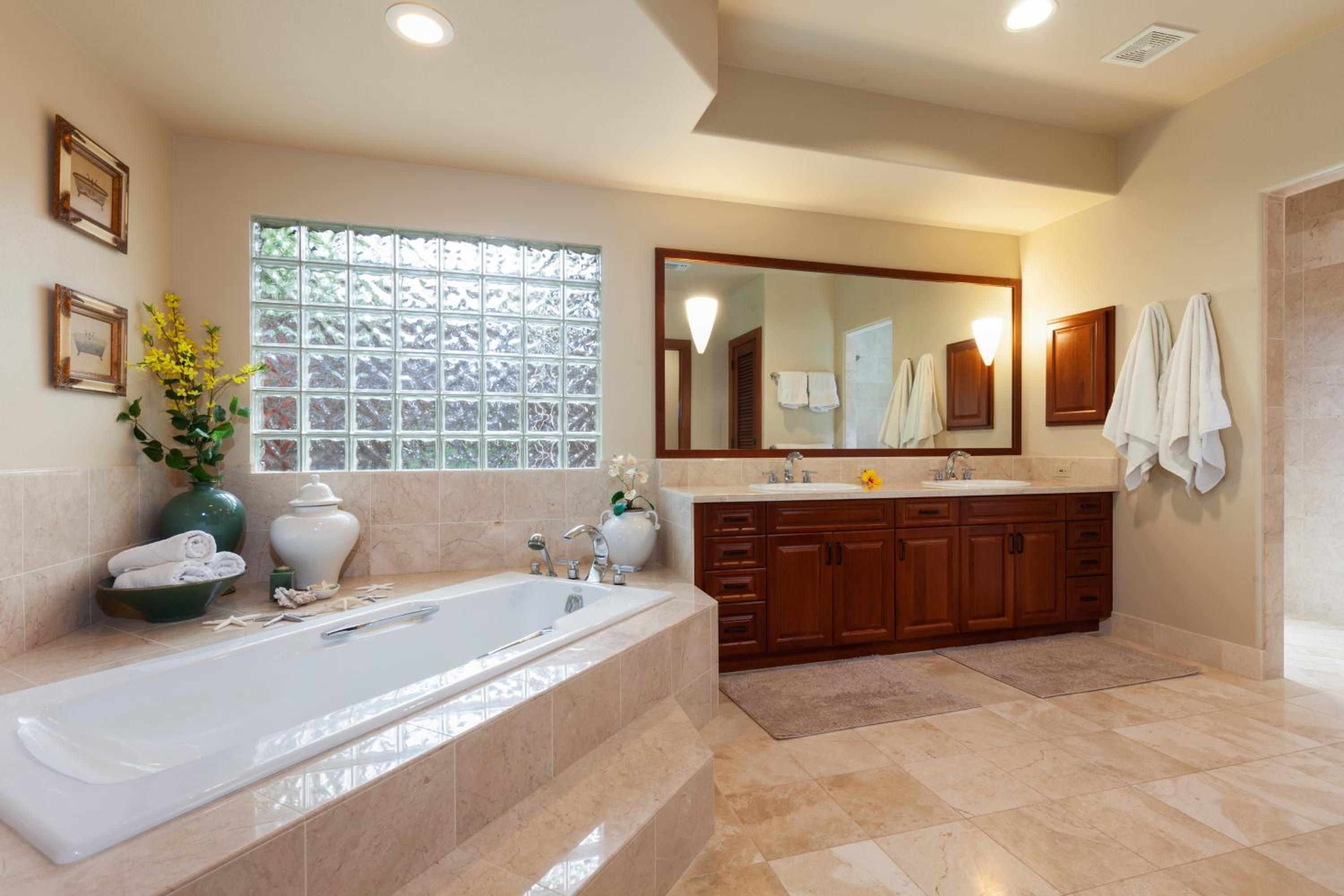 Three-Bedroom House photo 2