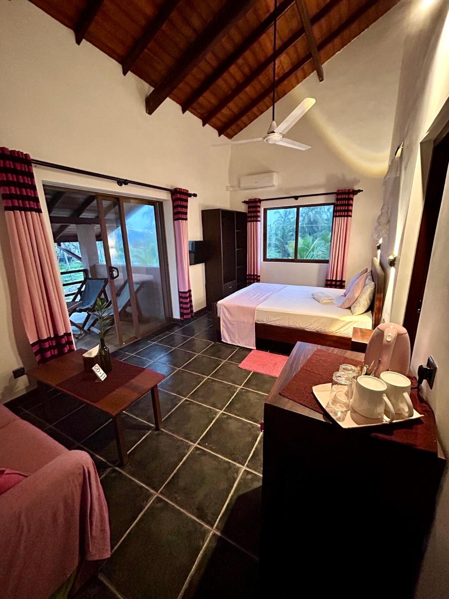 Deluxe Double Room with Balcony and Sea View photo 3