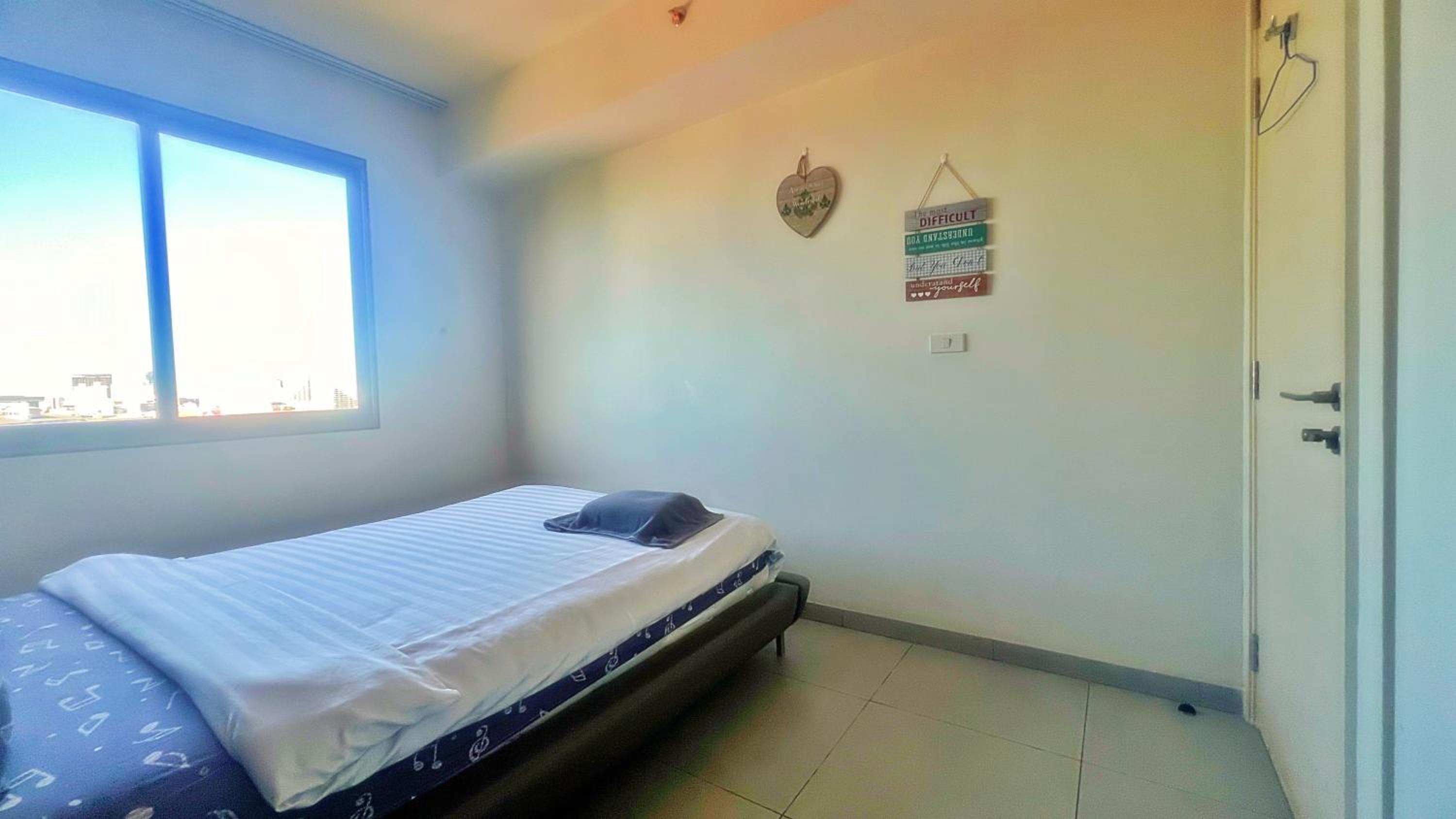 One-Bedroom Apartment with Sea View and Balcony photo 1