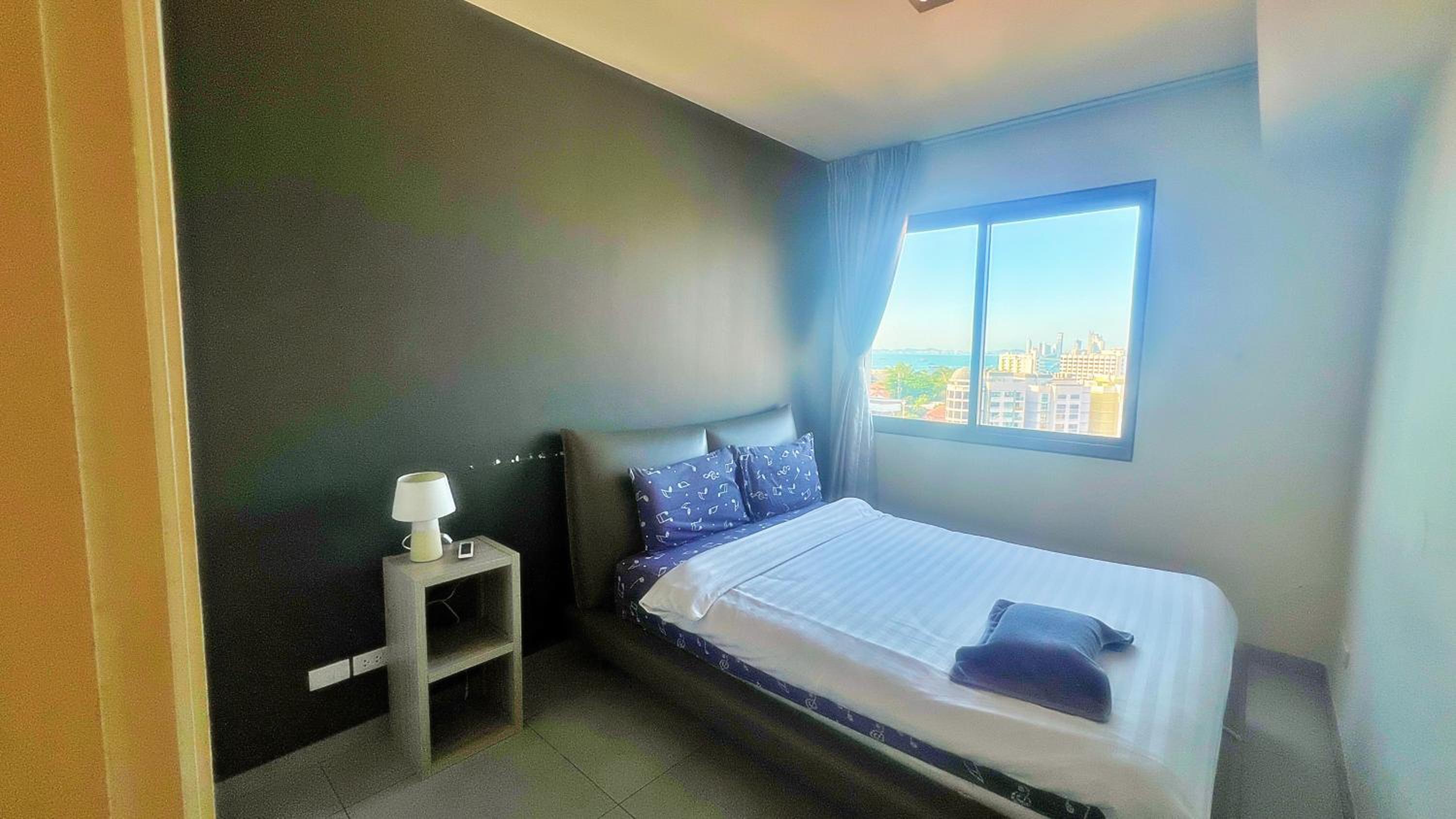 One-Bedroom Apartment with Sea View and Balcony photo 2