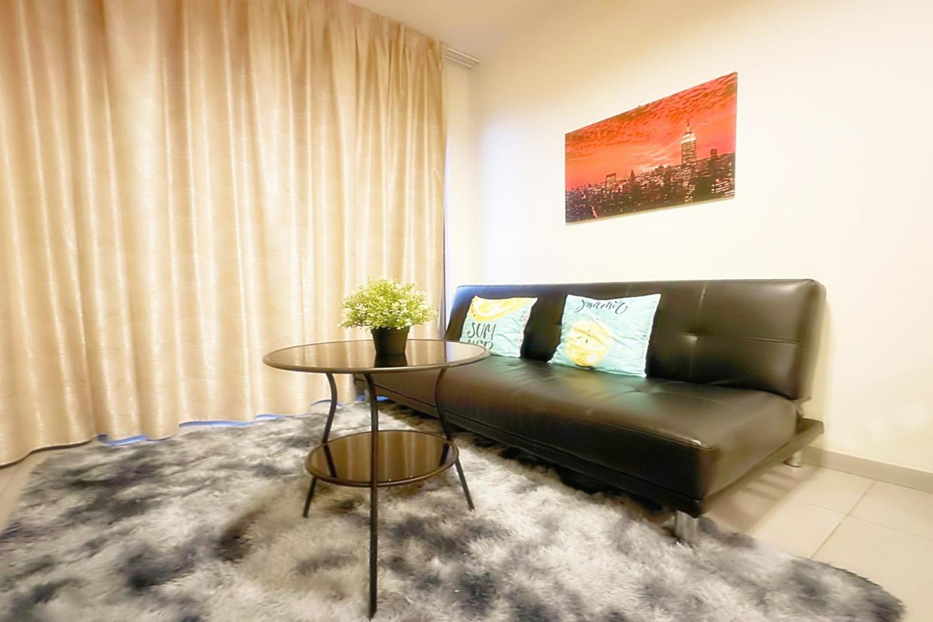 One-Bedroom Apartment with Sea View and Balcony photo 3